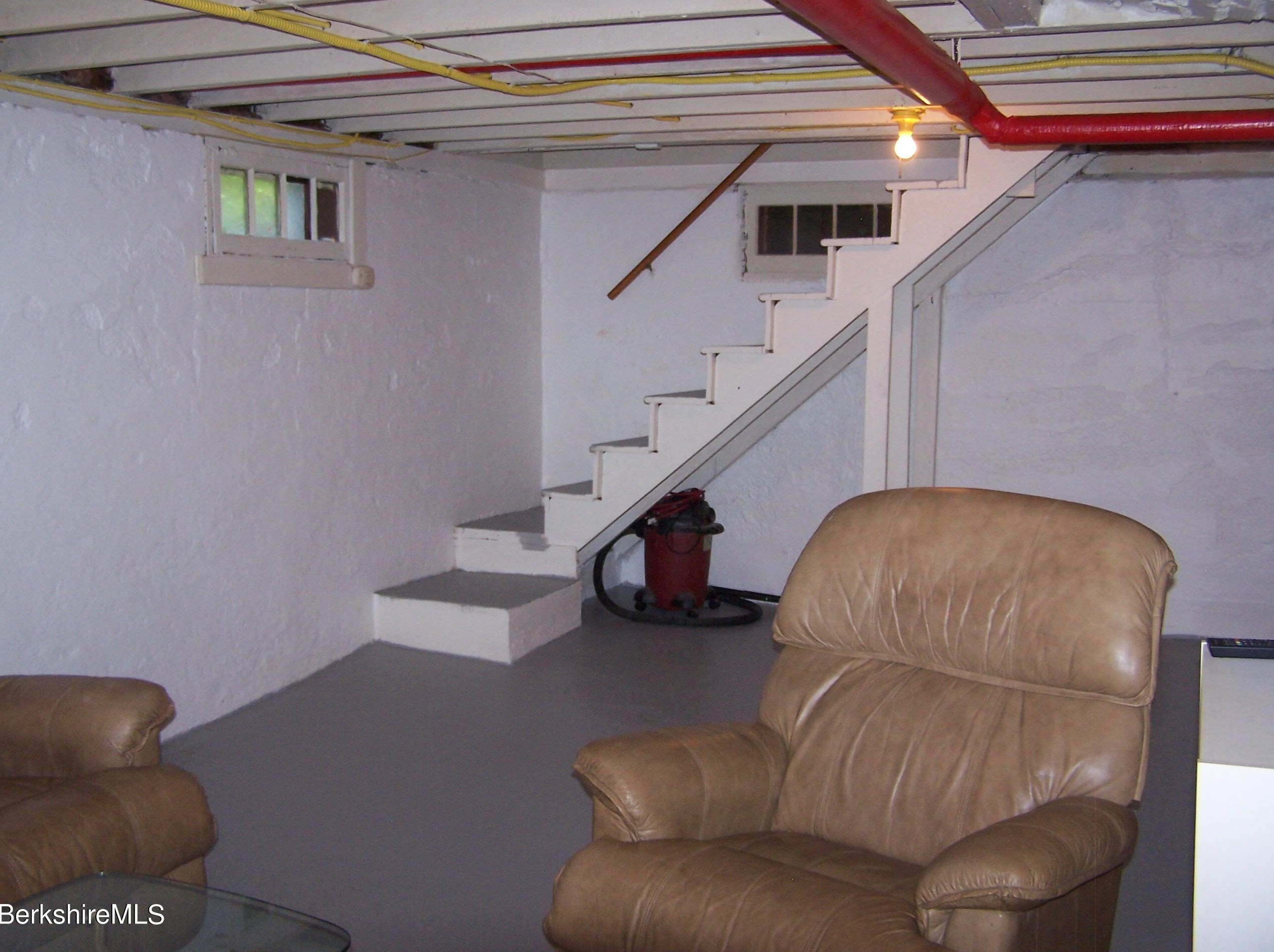 61 Elberon Ave, Pittsfield MA  01201-2840 exterior