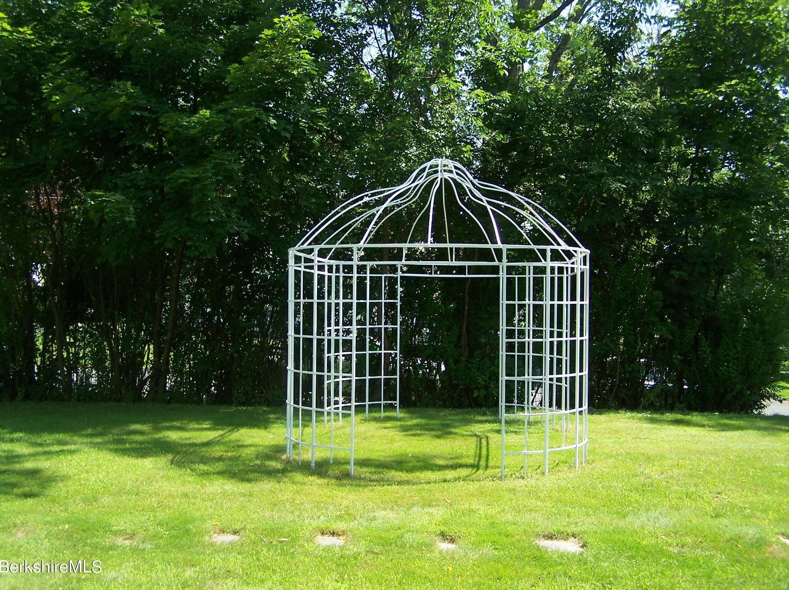 61 Elberon Ave, Pittsfield MA  01201-2840 exterior