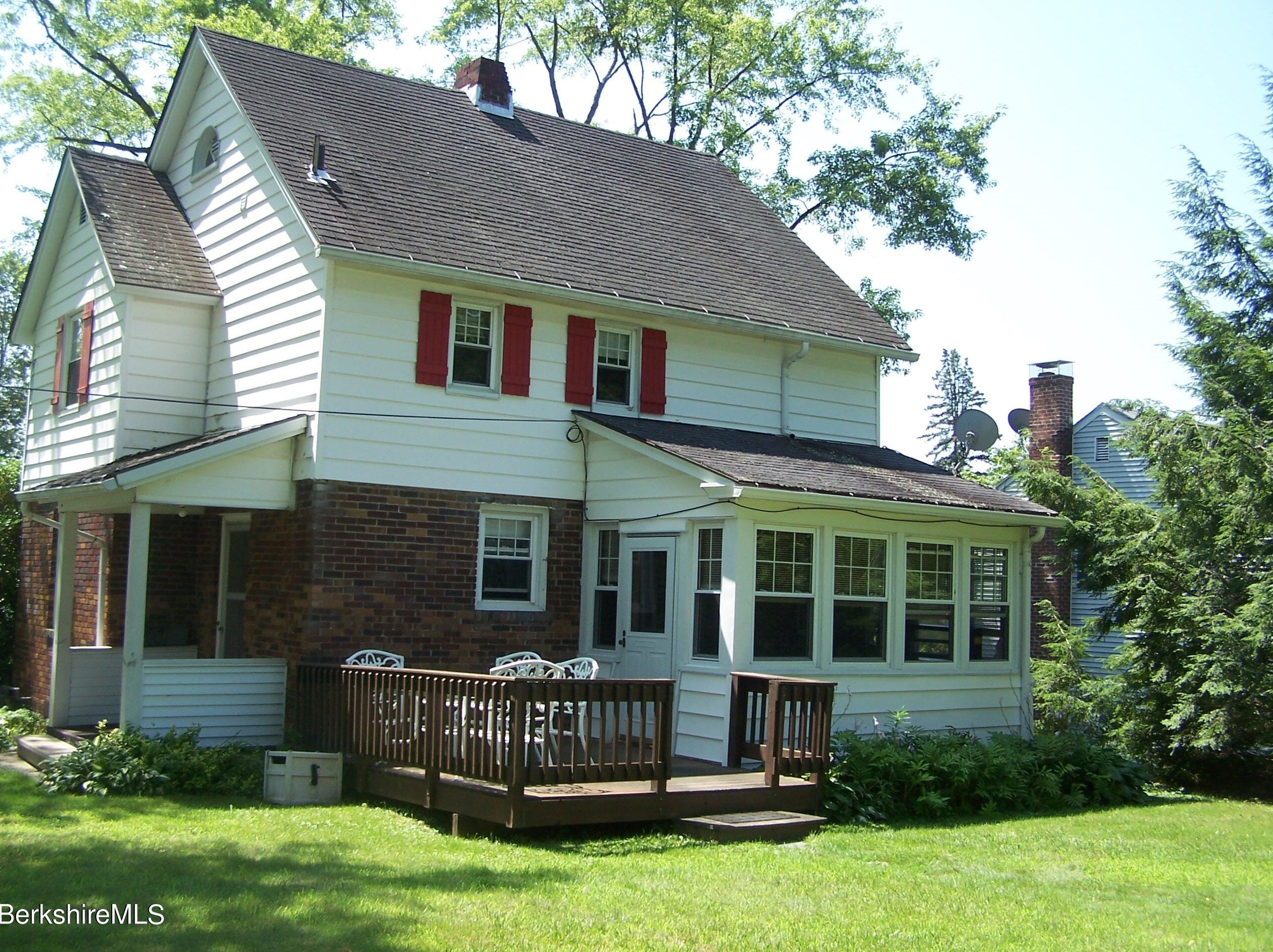 61 Elberon Ave, Pittsfield MA  01201-2840 exterior