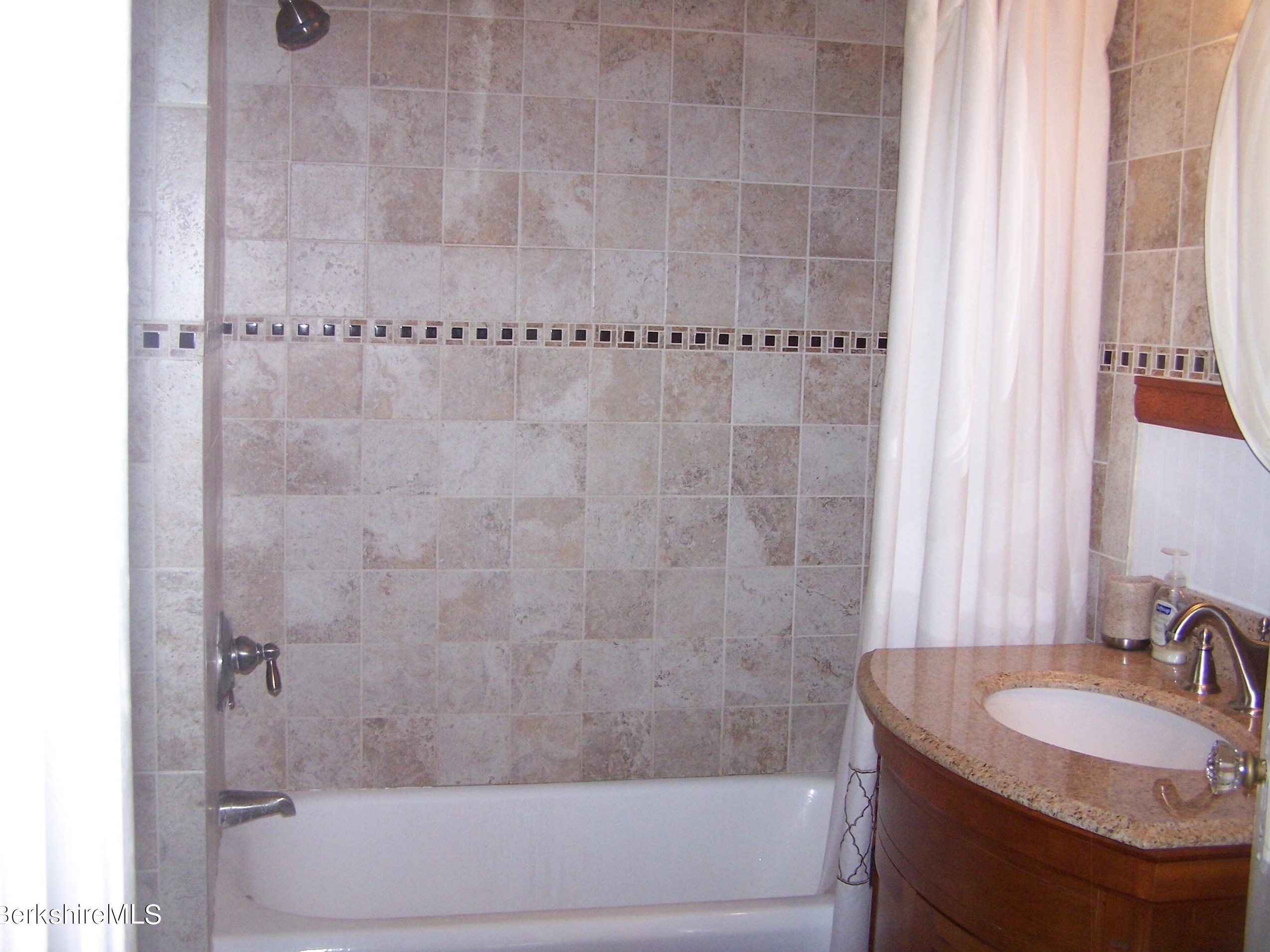 61 Elberon Ave, Pittsfield MA  01201-2840 exterior