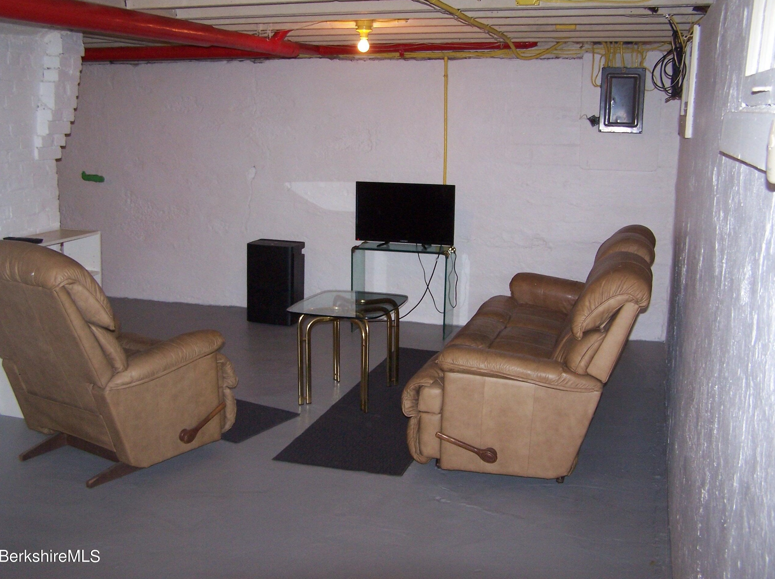 61 Elberon Ave, Pittsfield MA  01201-2840 exterior