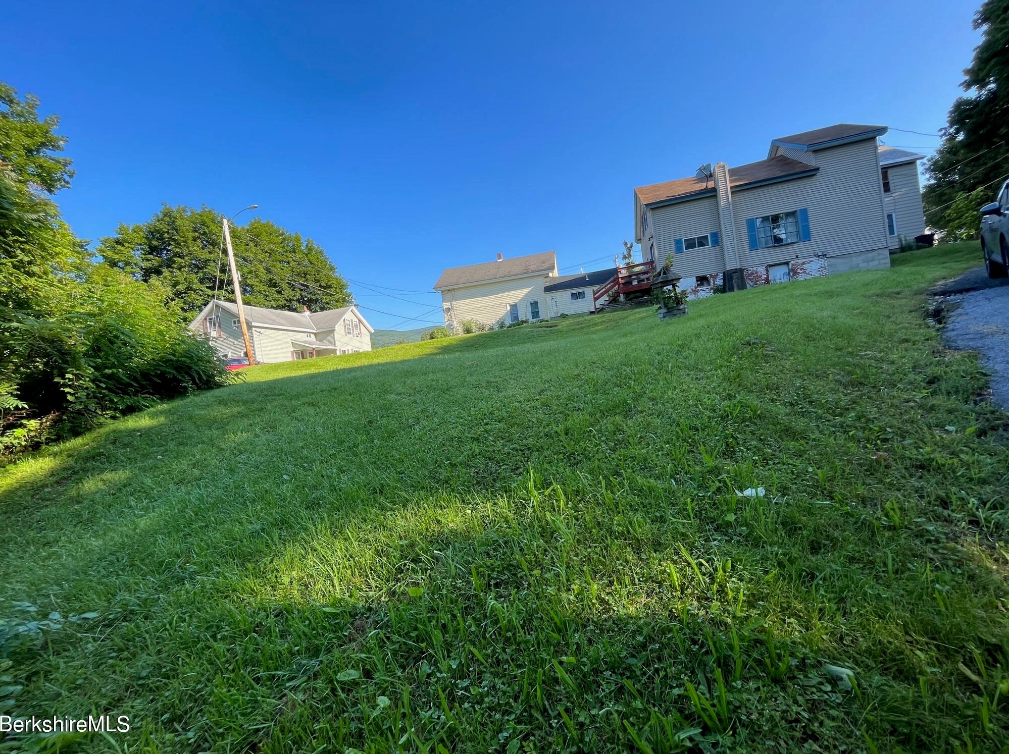 21 Ray St, Clarksburg MA 01247 exterior