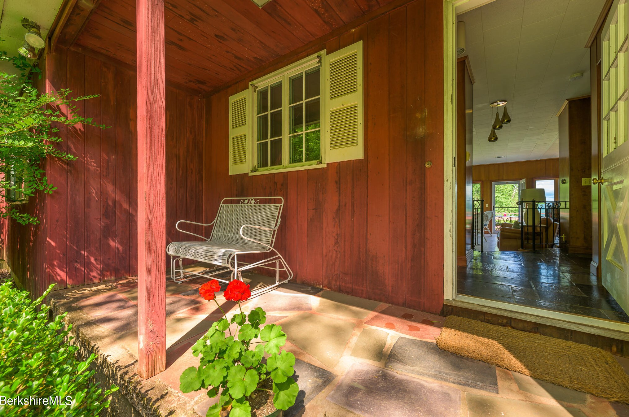 33 Birch Hl Rd, Alford MA 01266-9301 exterior