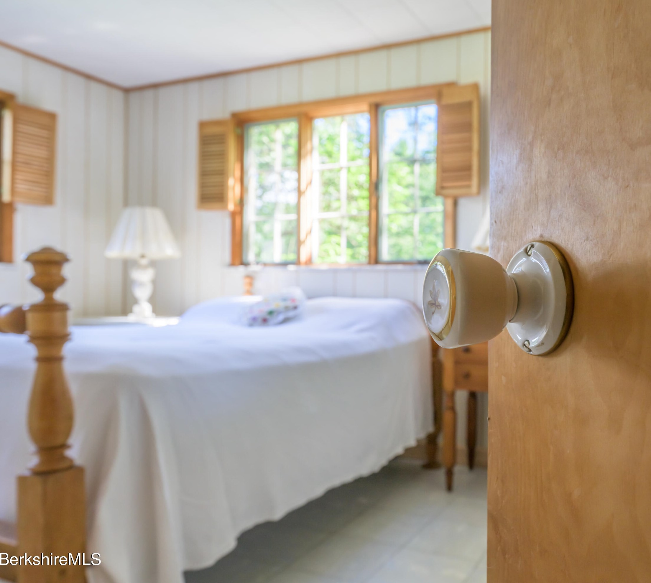 33 Birch Hl Rd, Alford MA 01266-9301 exterior