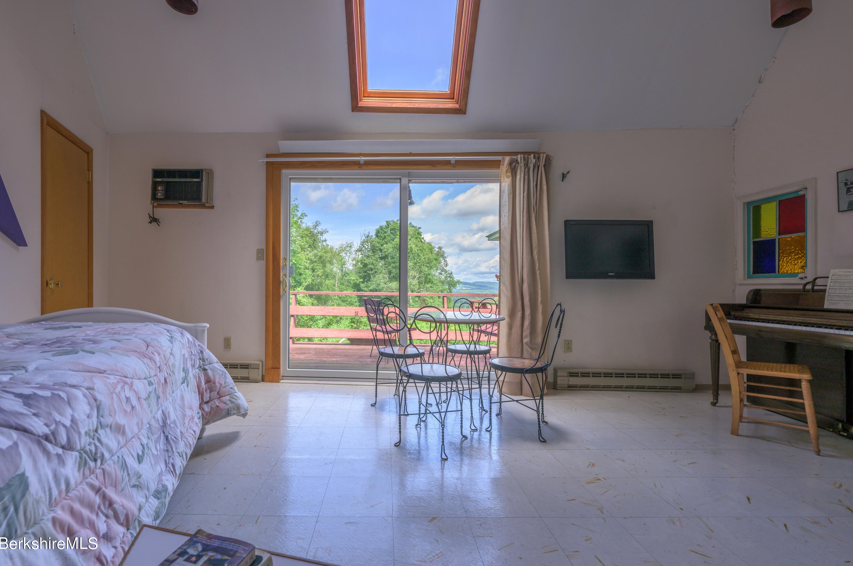 33 Birch Hl Rd, Alford MA 01266-9301 exterior