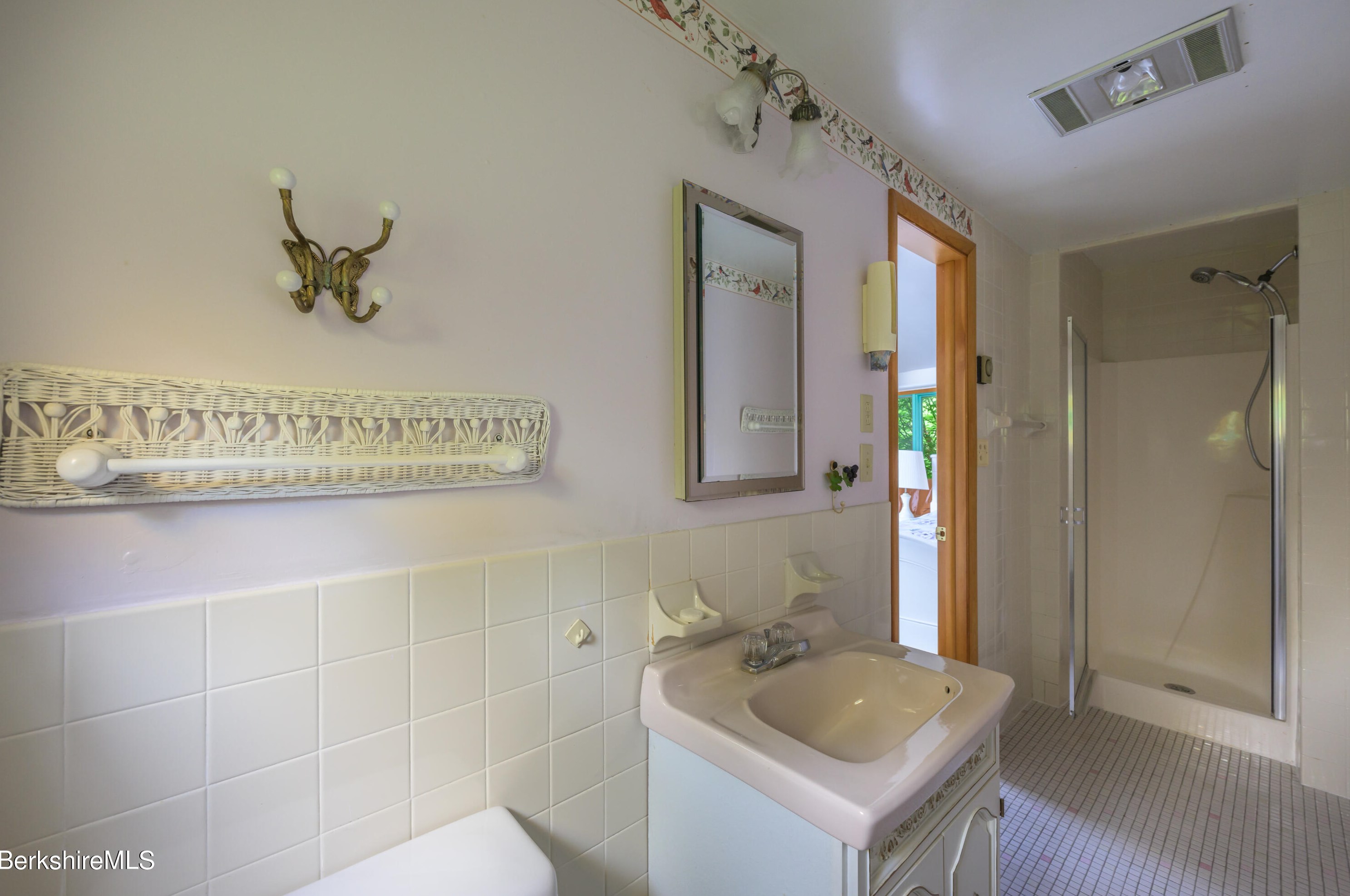 33 Birch Hl Rd, Alford MA 01266-9301 exterior