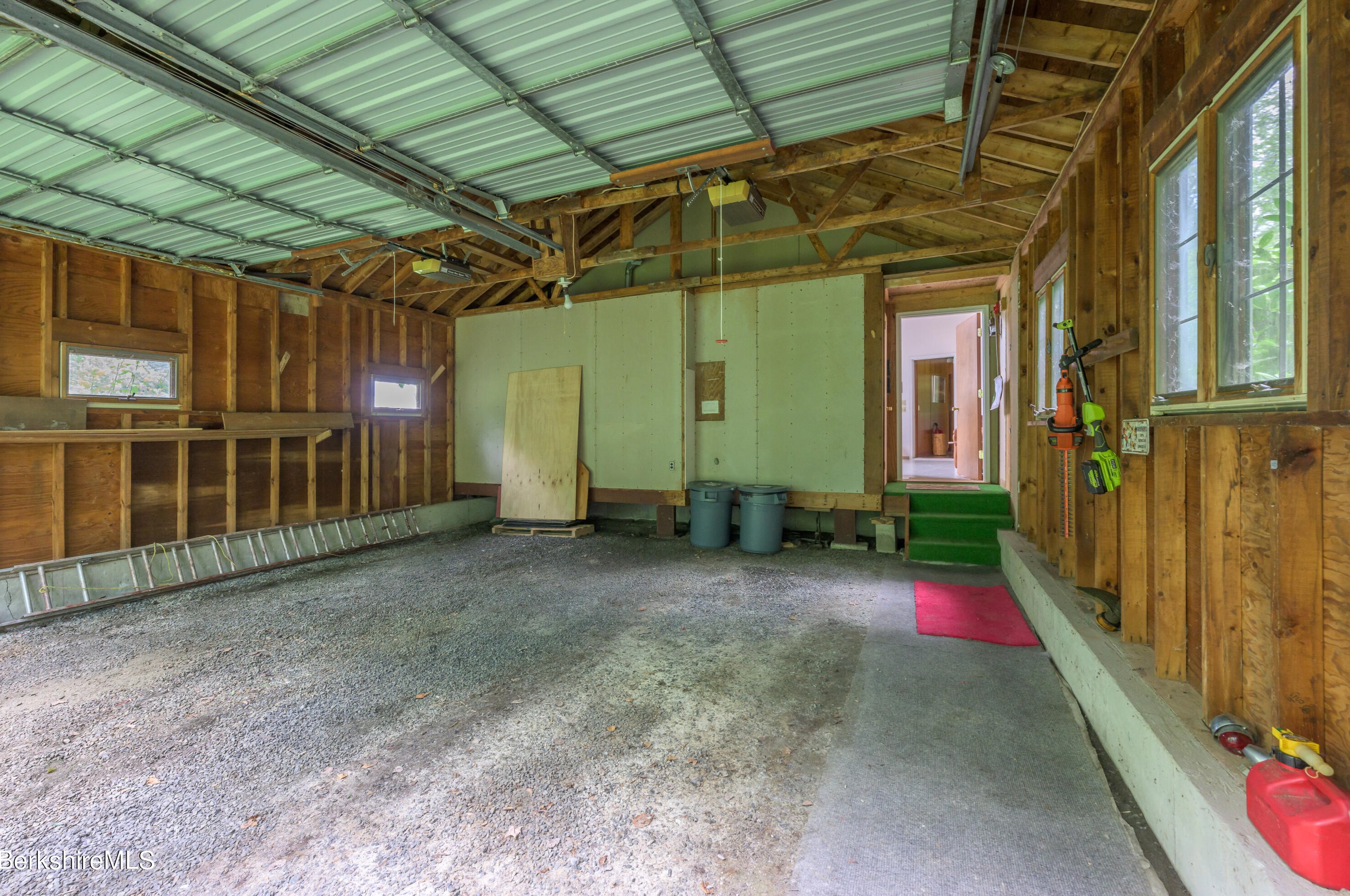 33 Birch Hl Rd, Alford MA 01266-9301 exterior