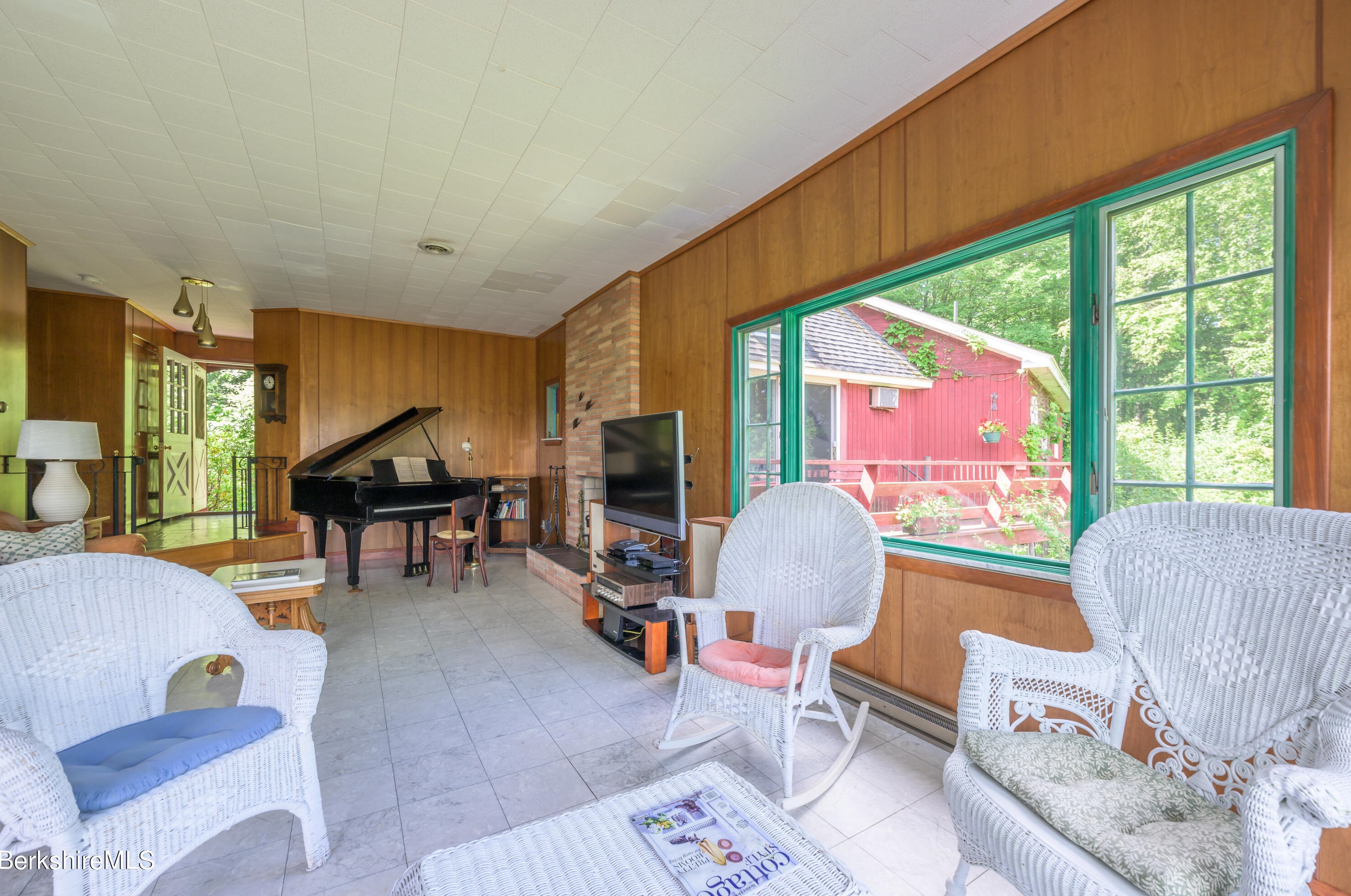 33 Birch Hl Rd, Alford MA 01266-9301 exterior