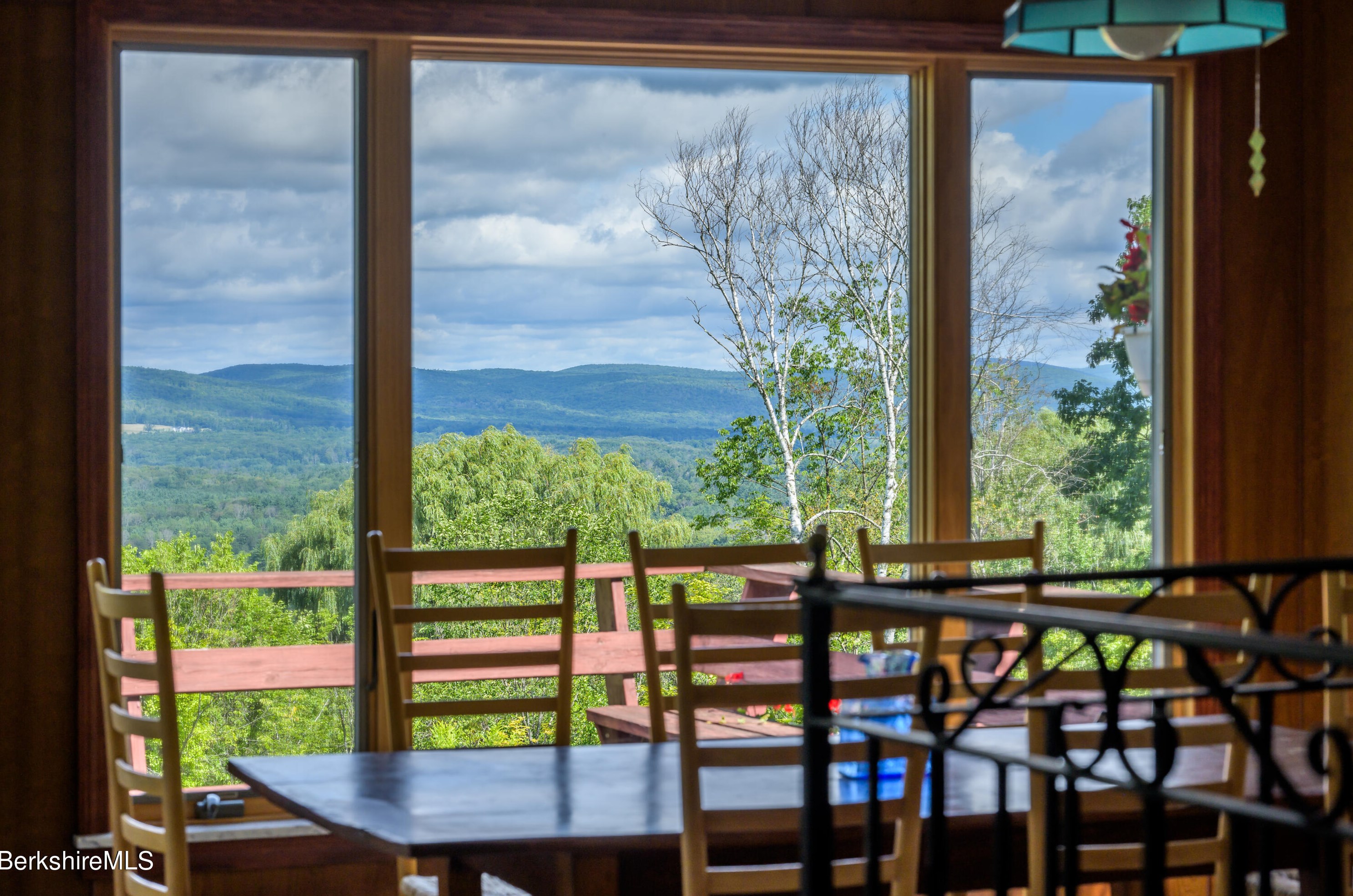 33 Birch Hl Rd, Alford MA 01266-9301 exterior