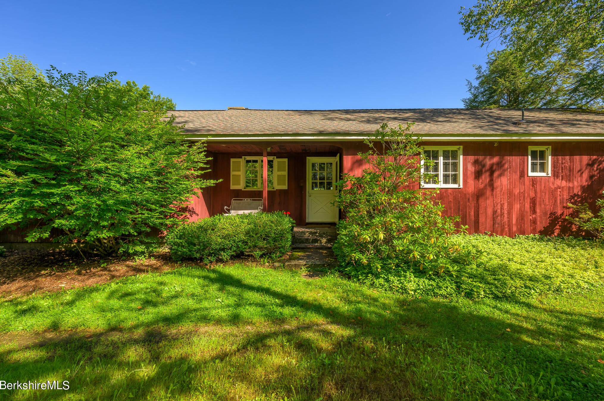 33 Birch Hl Rd, Alford MA 01266-9301 exterior