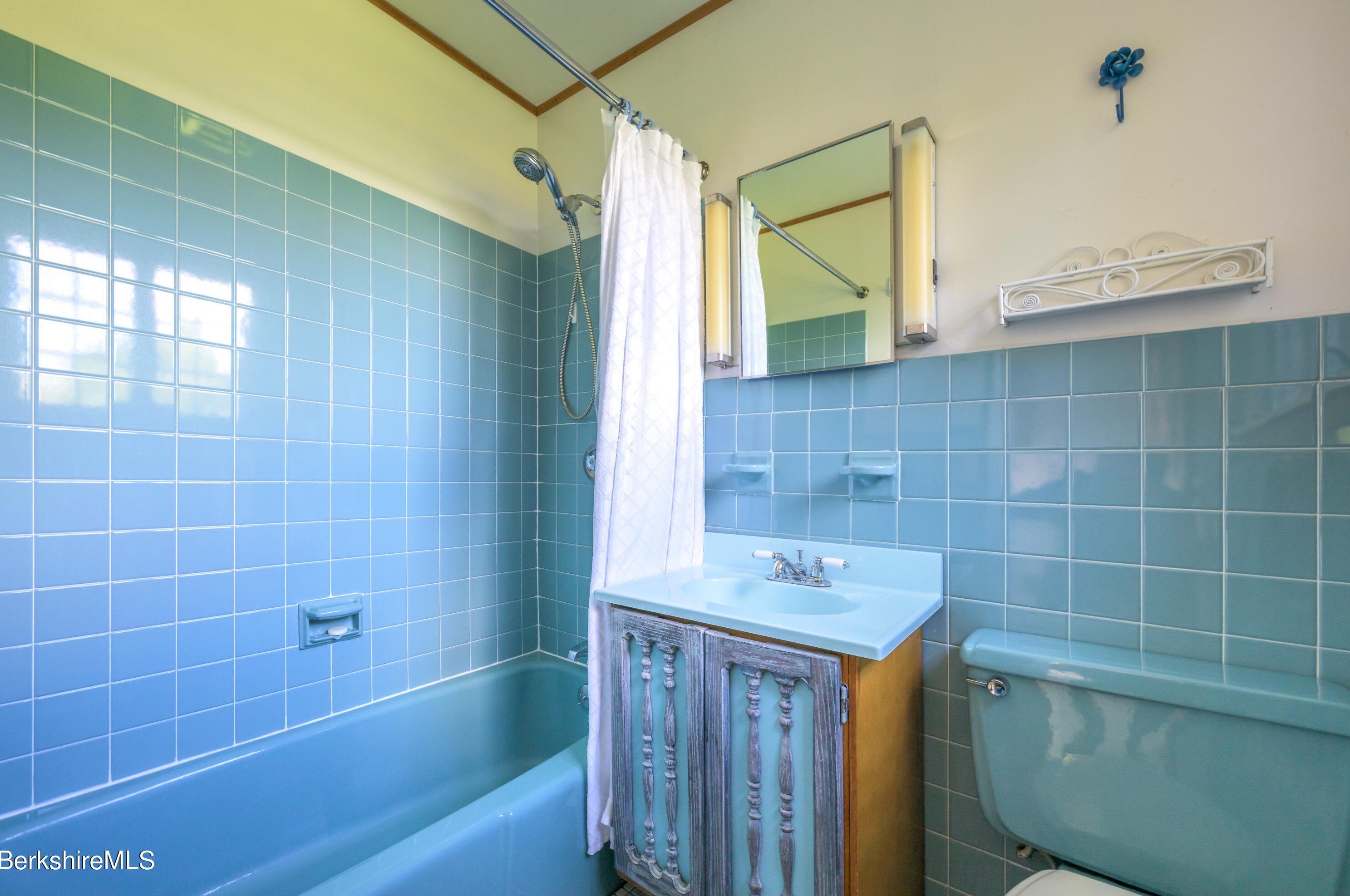 33 Birch Hl Rd, Alford MA 01266-9301 exterior