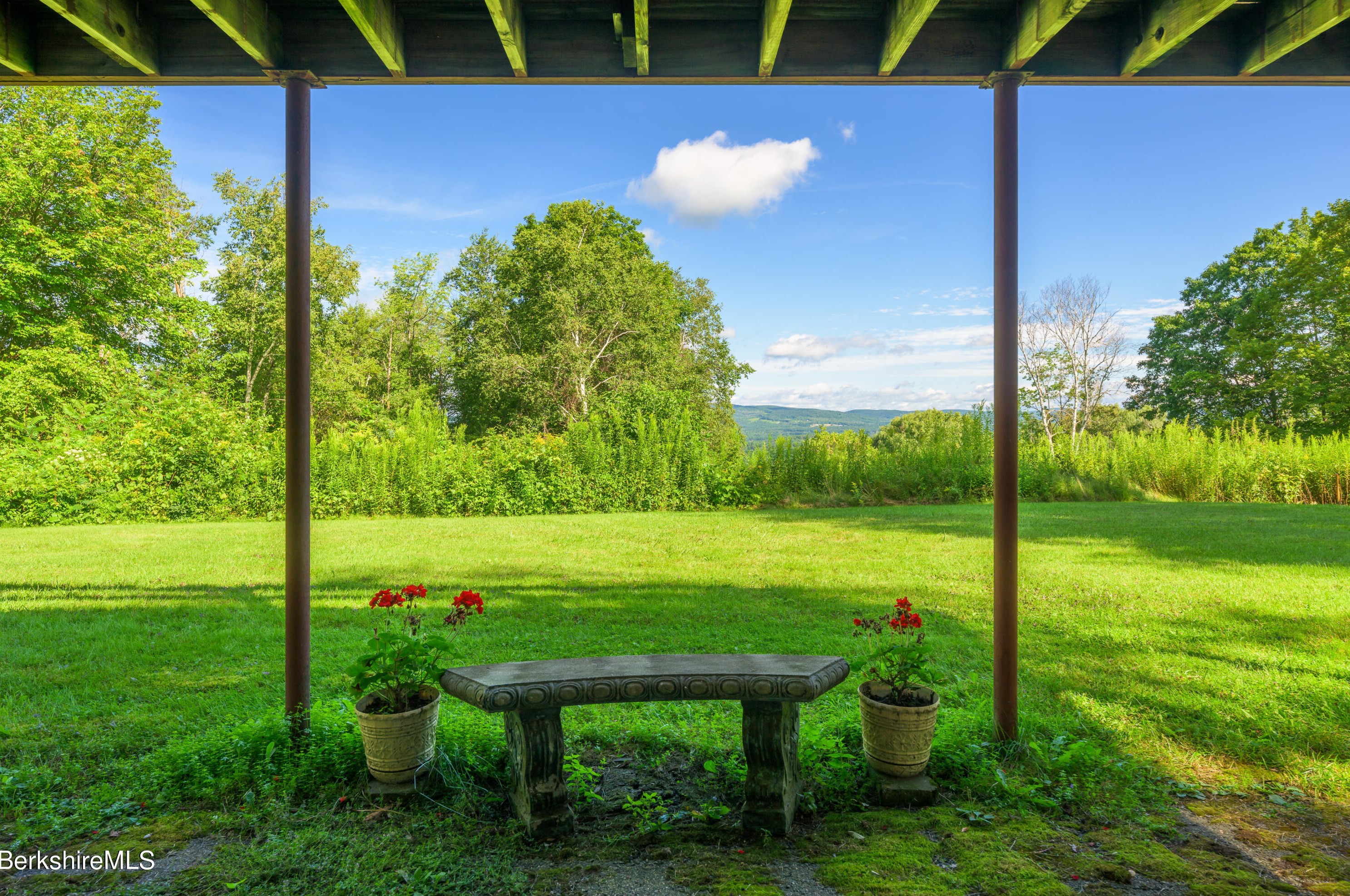 33 Birch Hl Rd, Alford MA 01266-9301 exterior