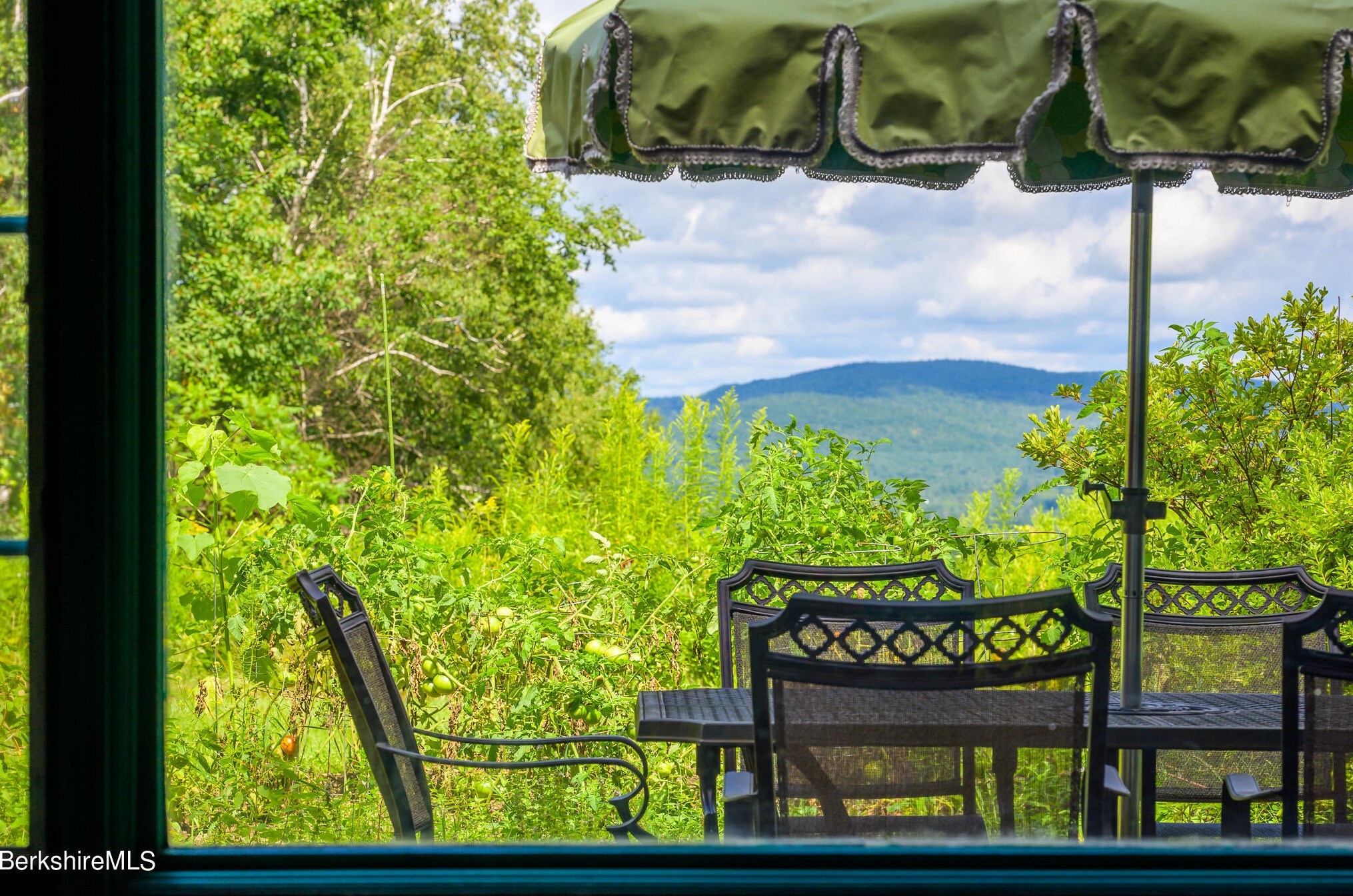 33 Birch Hl Rd, Alford MA 01266-9301 exterior