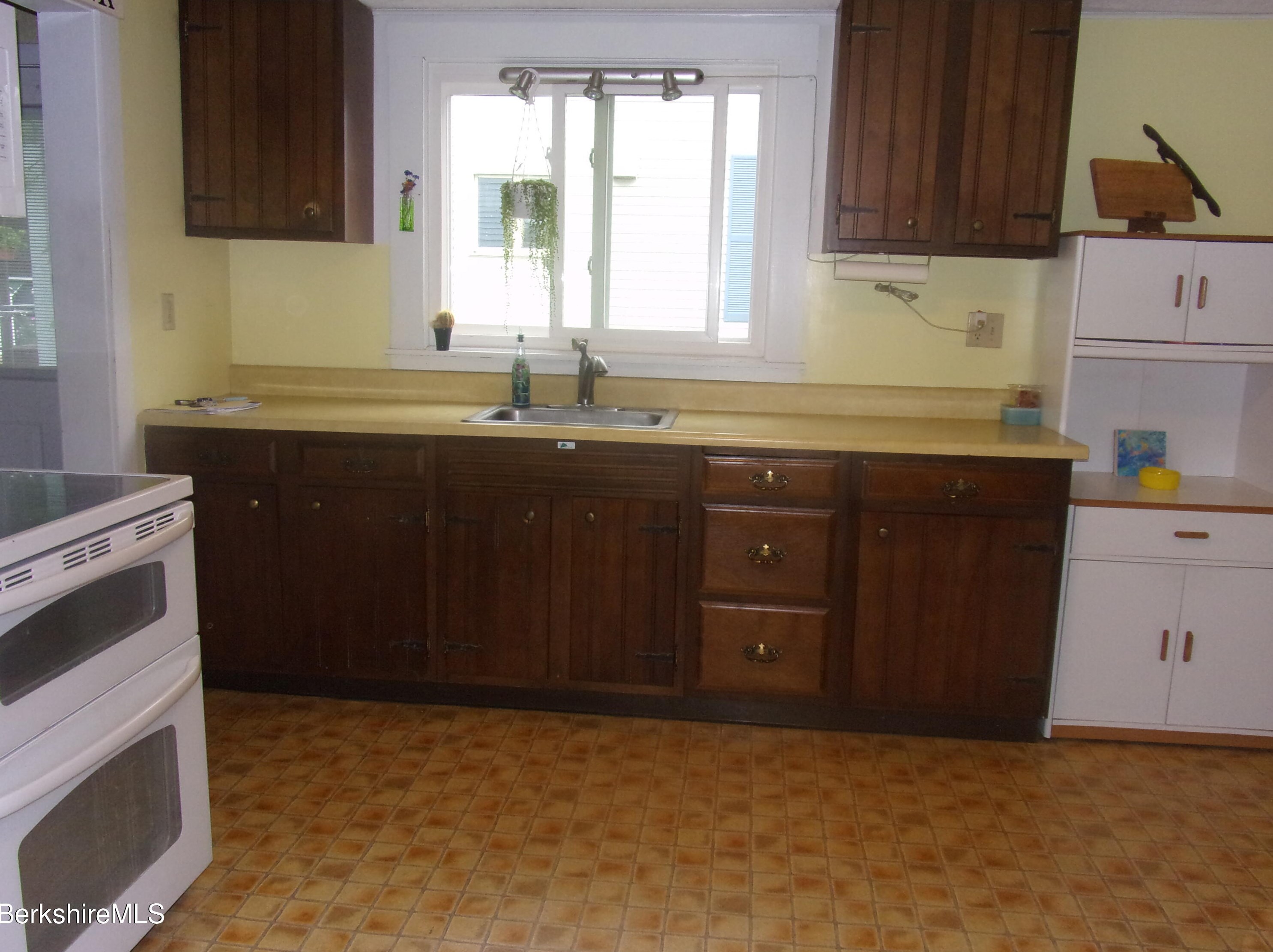 66 Hathaway St, Clarksburg MA 01247-2343 exterior