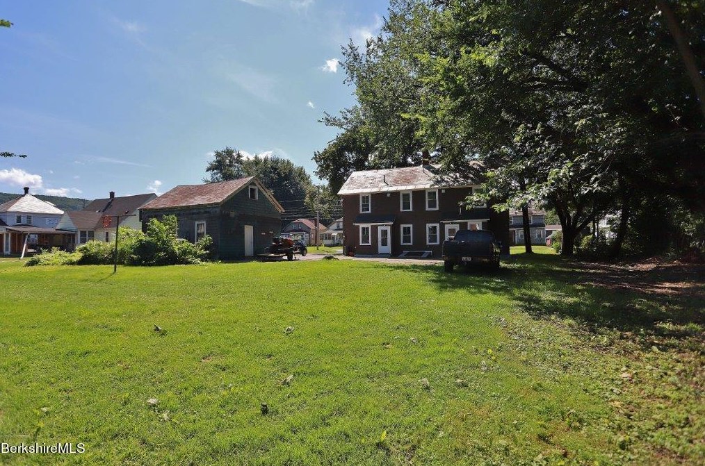 285 State Rd, Clarksburg MA  01247-3001 exterior