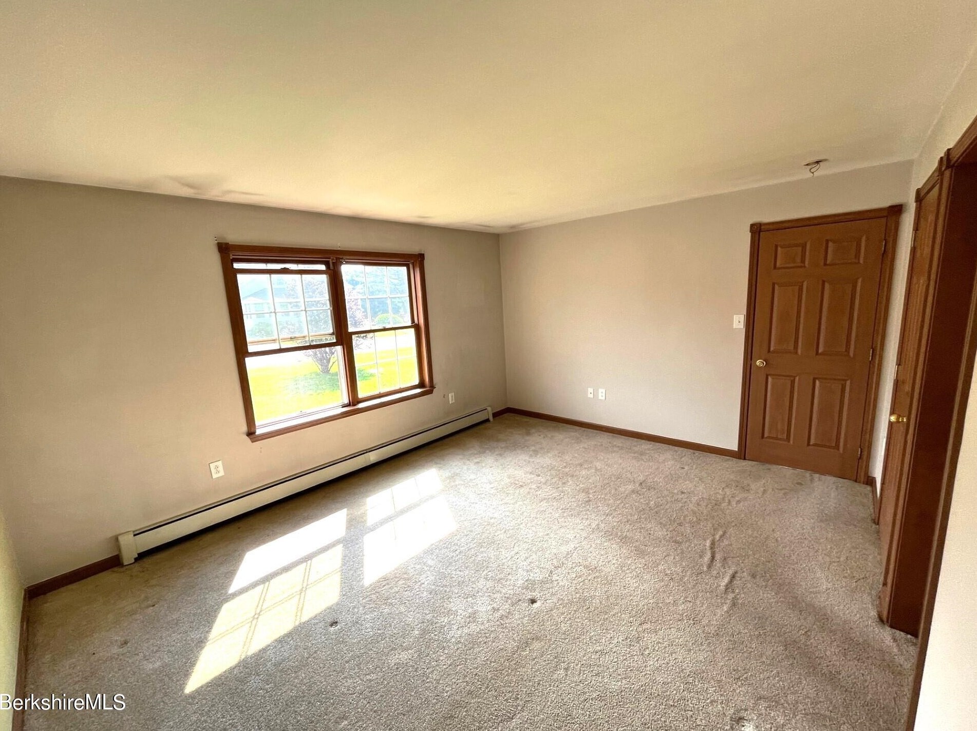 75 Clarendon St, Pittsfield MA 01201-2512 exterior