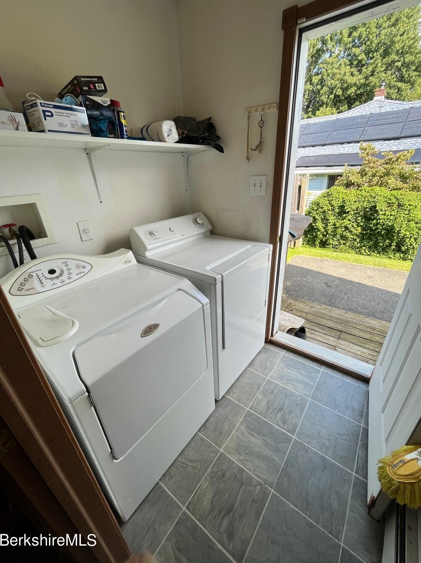 75 Clarendon St, Pittsfield MA 01201-2512 exterior