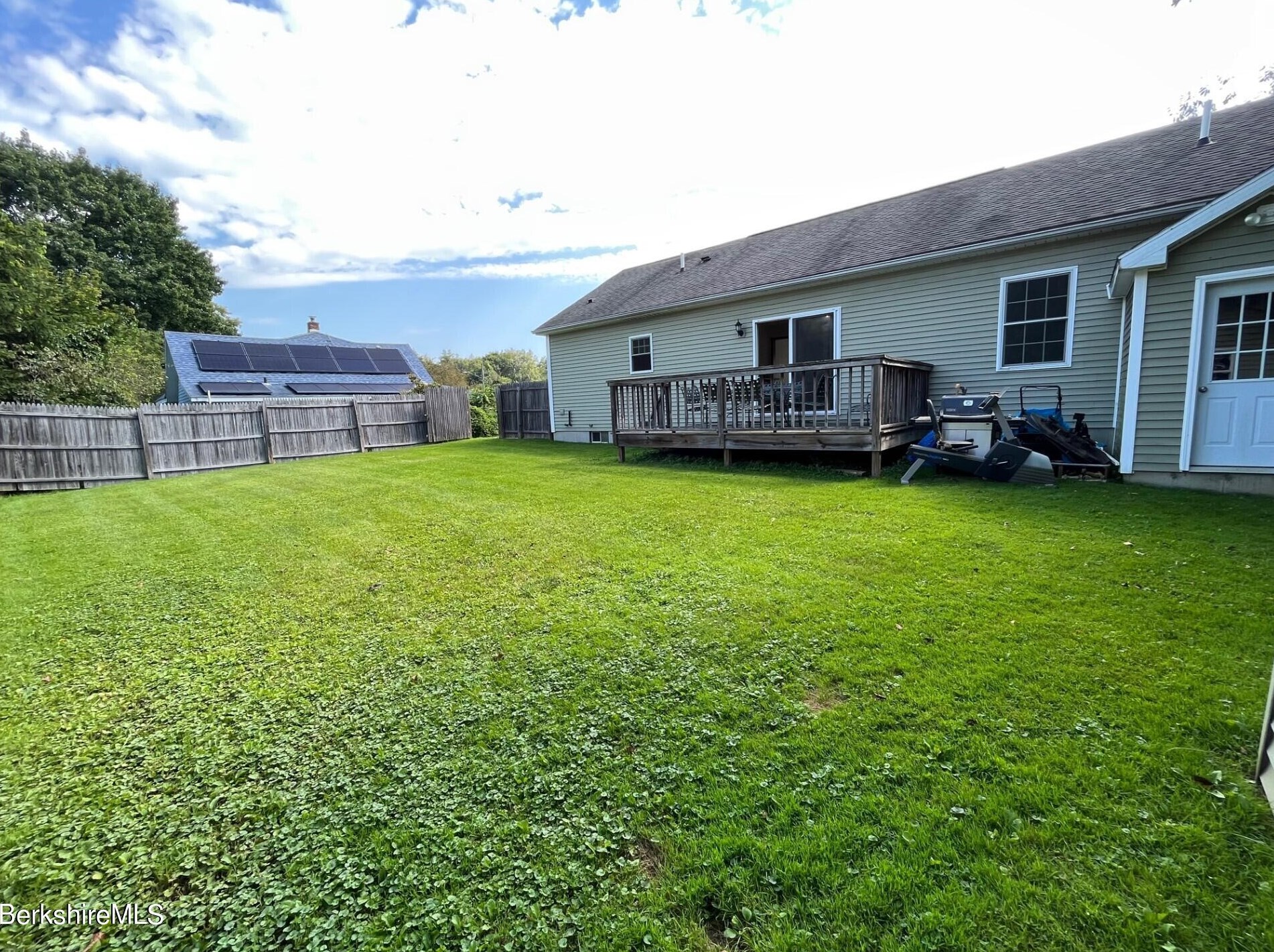 75 Clarendon St, Pittsfield MA 01201-2512 exterior