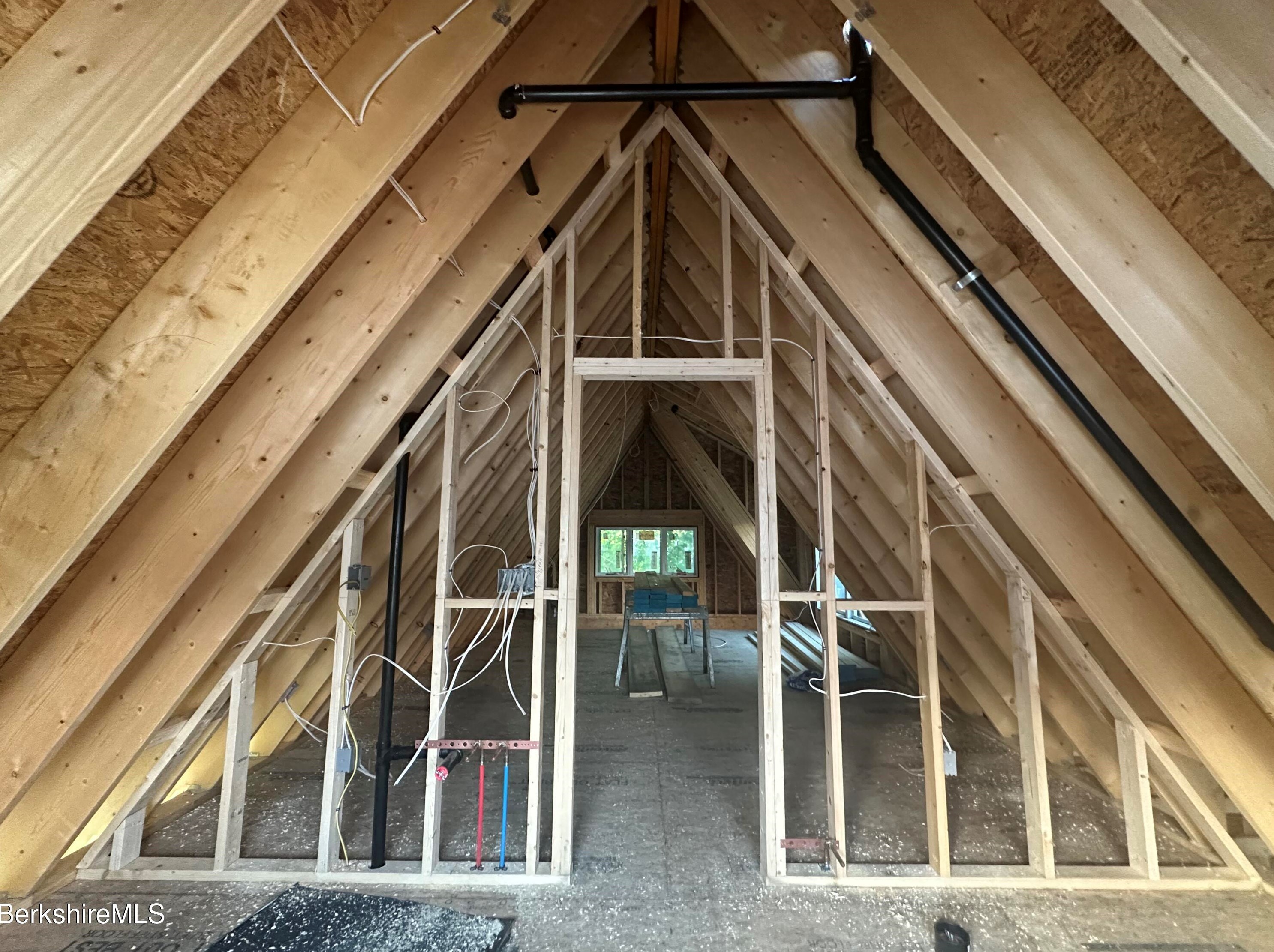 55 Revilla Ter, Pittsfield MA 01201-6426 exterior