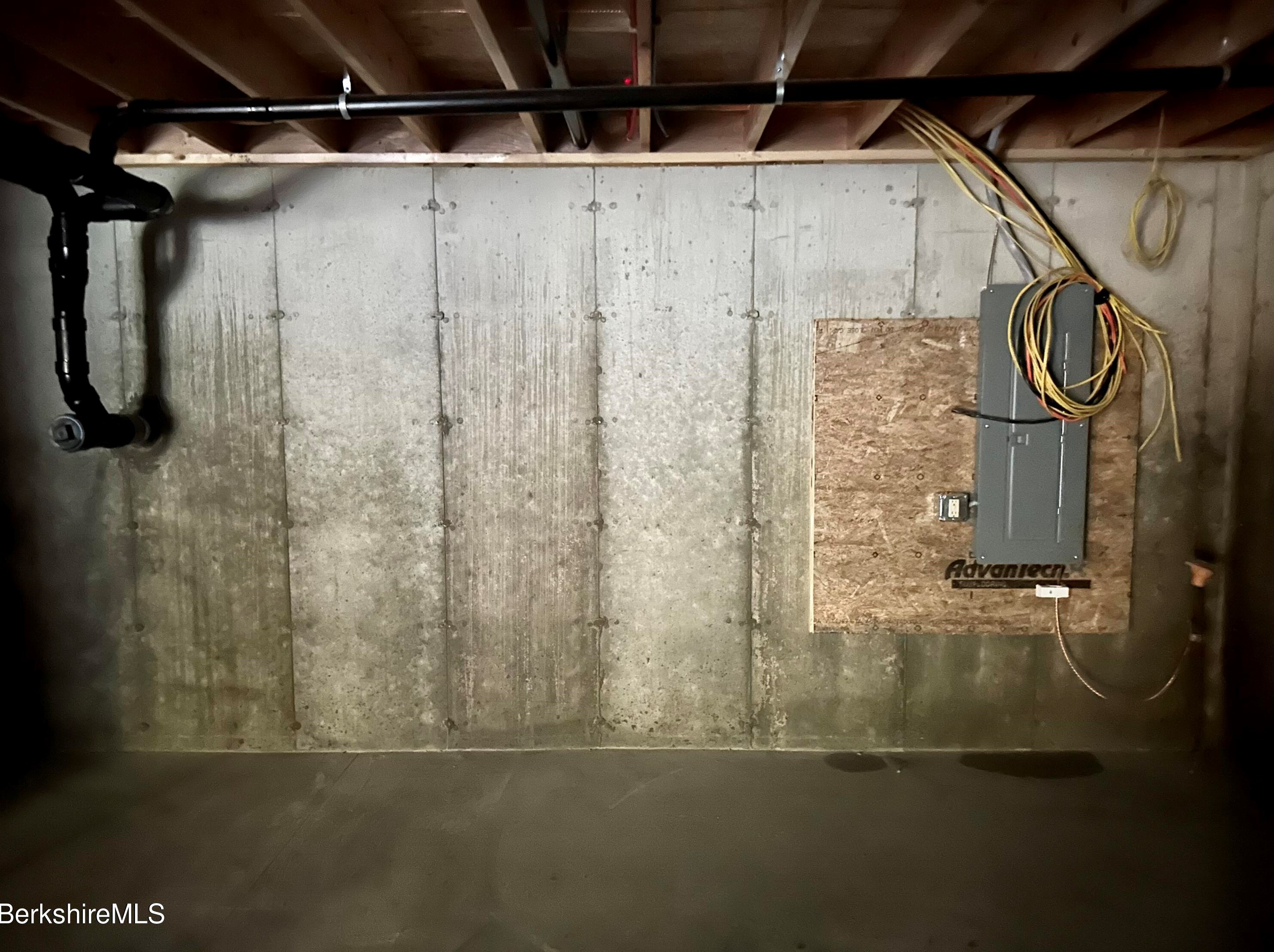 55 Revilla Ter, Pittsfield MA 01201-6426 exterior