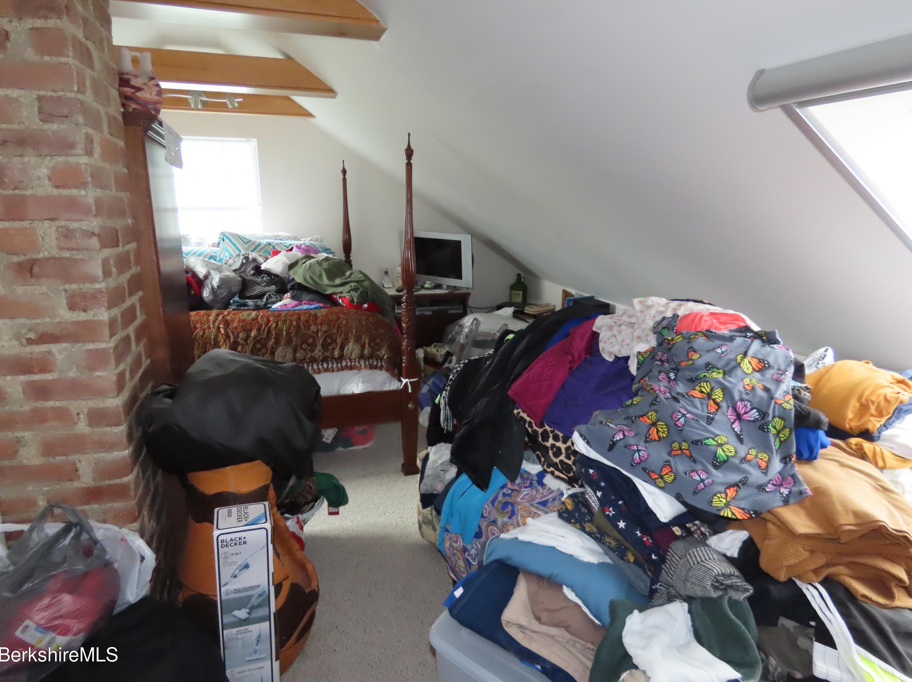 35 Taft St, Clarksburg MA 01247-3153 exterior