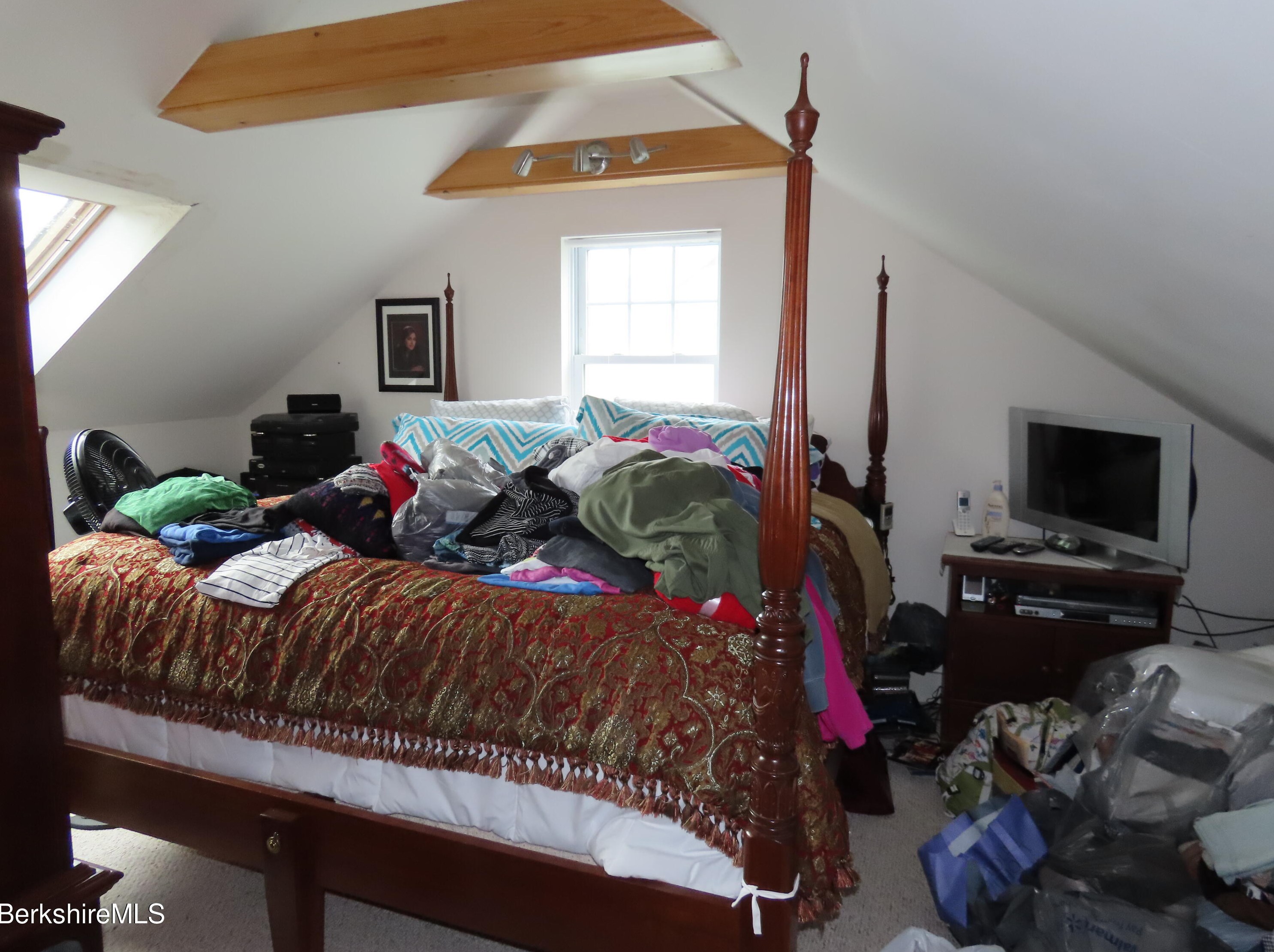 35 Taft St, Clarksburg MA 01247-3153 exterior