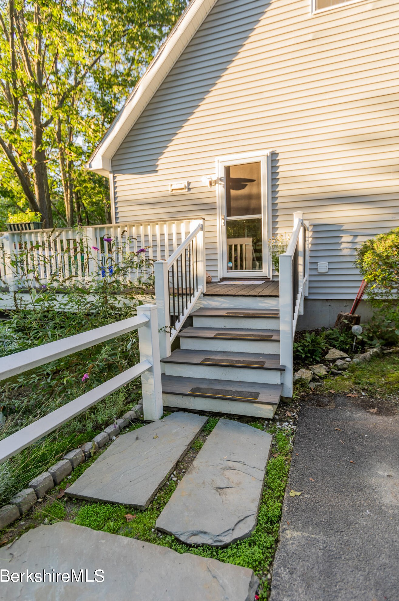 155 Scammell Ave, Pittsfield MA  01201-3435 exterior