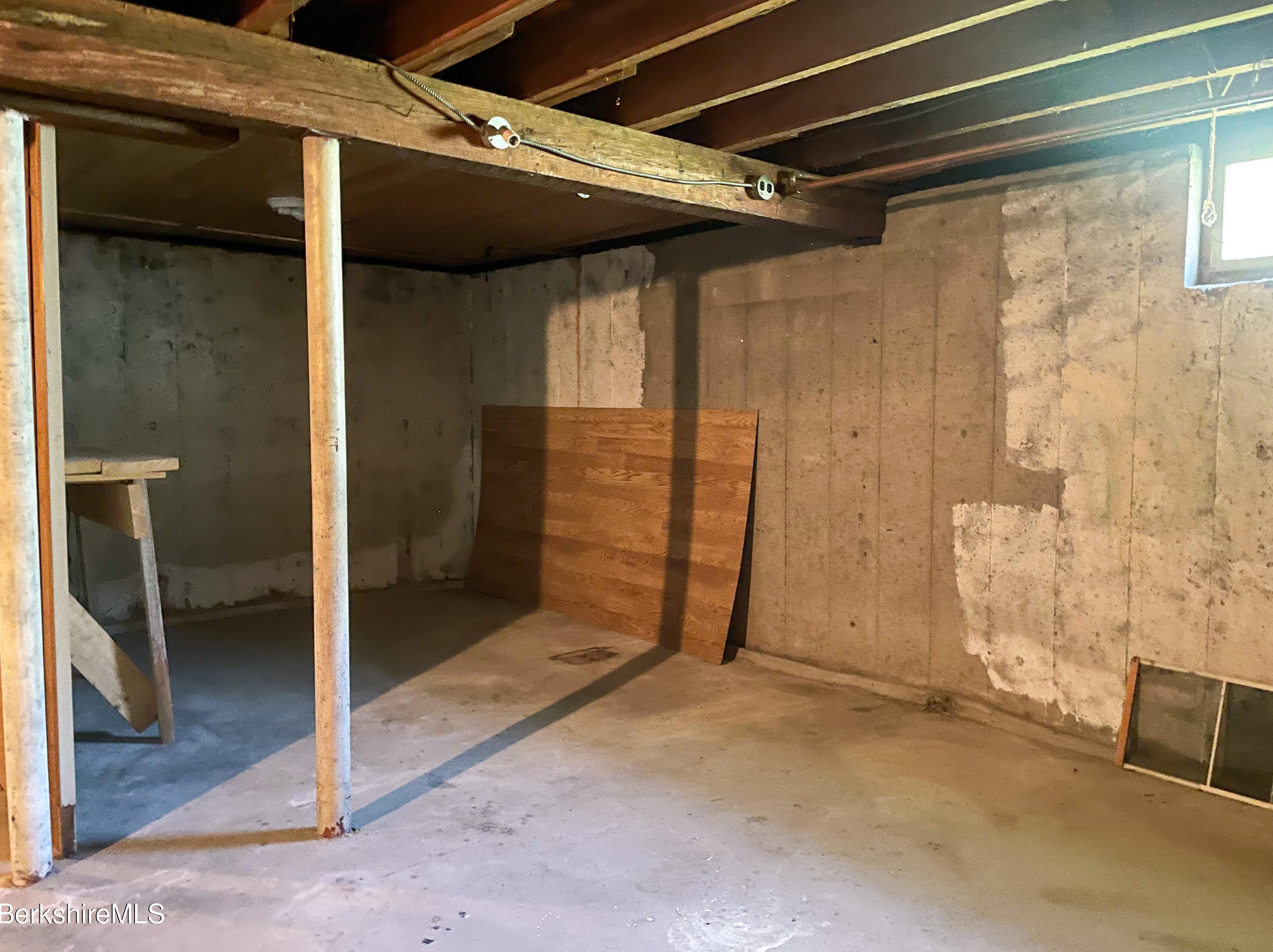 316 Connecticut Ave, Pittsfield MA 01201-3607 exterior