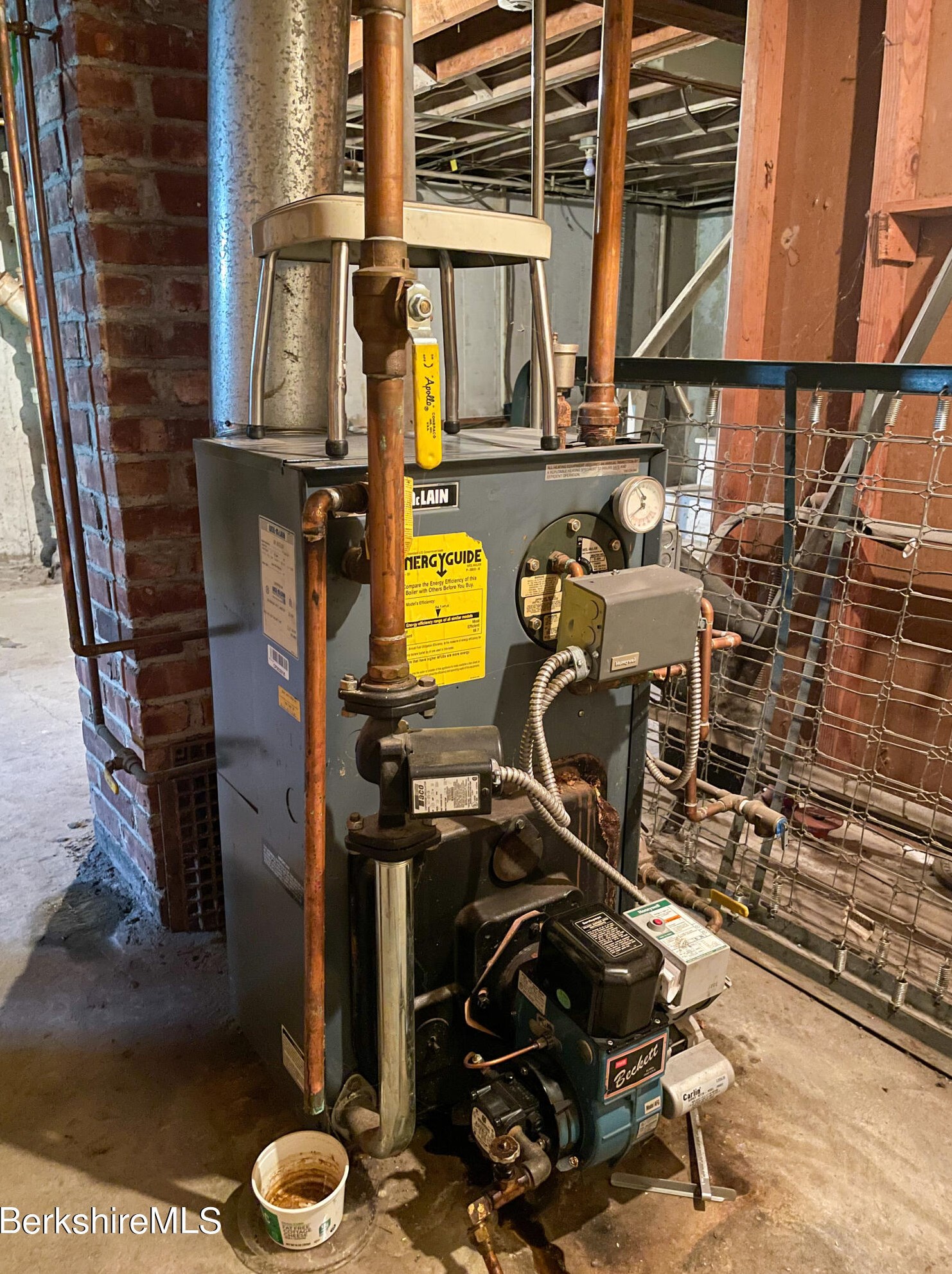 316 Connecticut Ave, Pittsfield MA 01201-3607 exterior