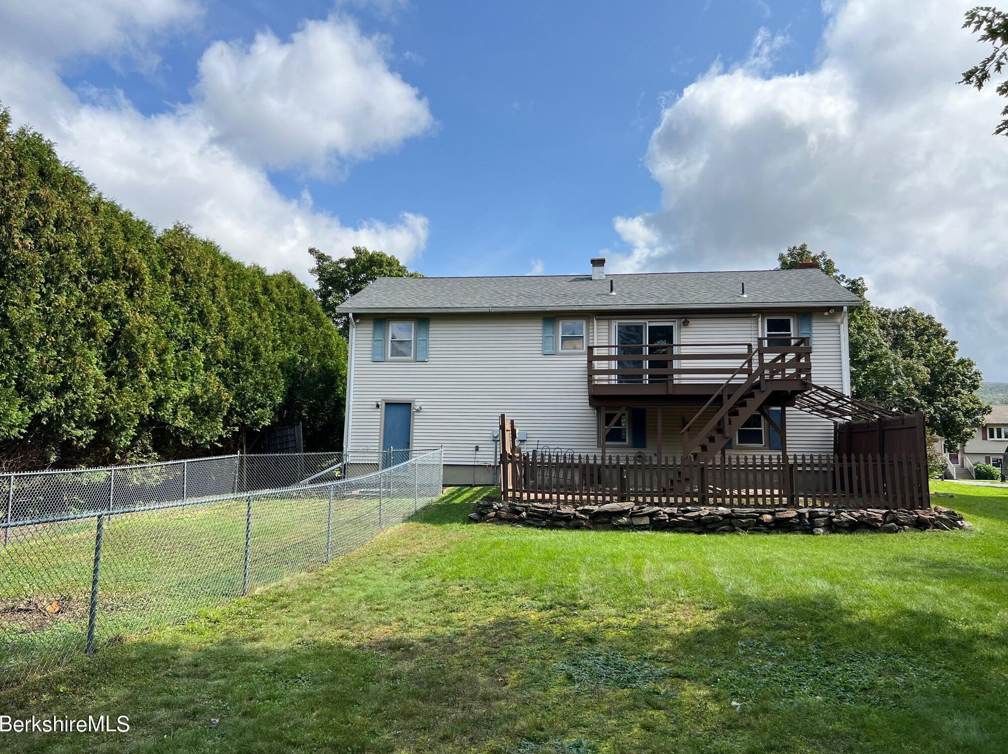 12 Winesap Rd, Pittsfield MA 01201-3835 exterior