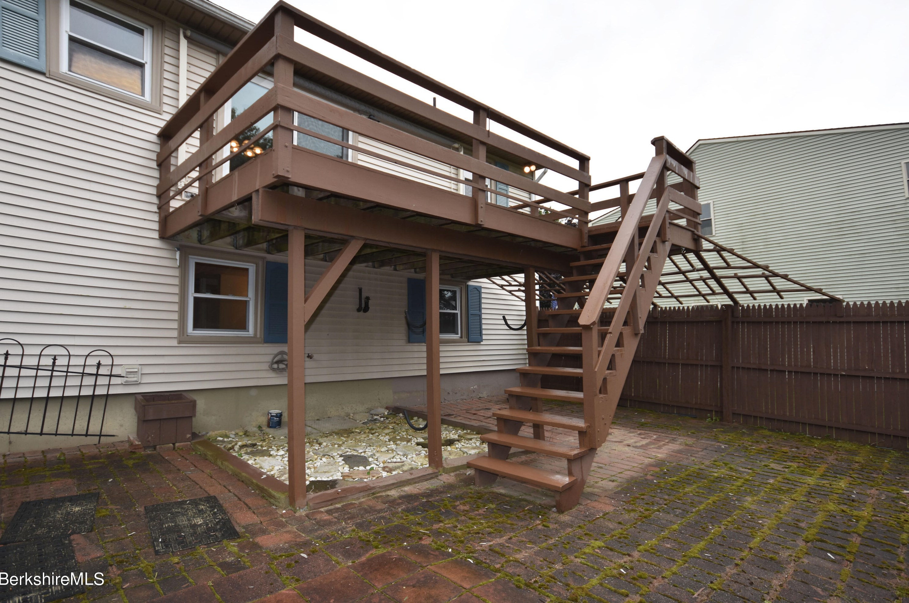 12 Winesap Rd, Pittsfield MA 01201-3835 exterior