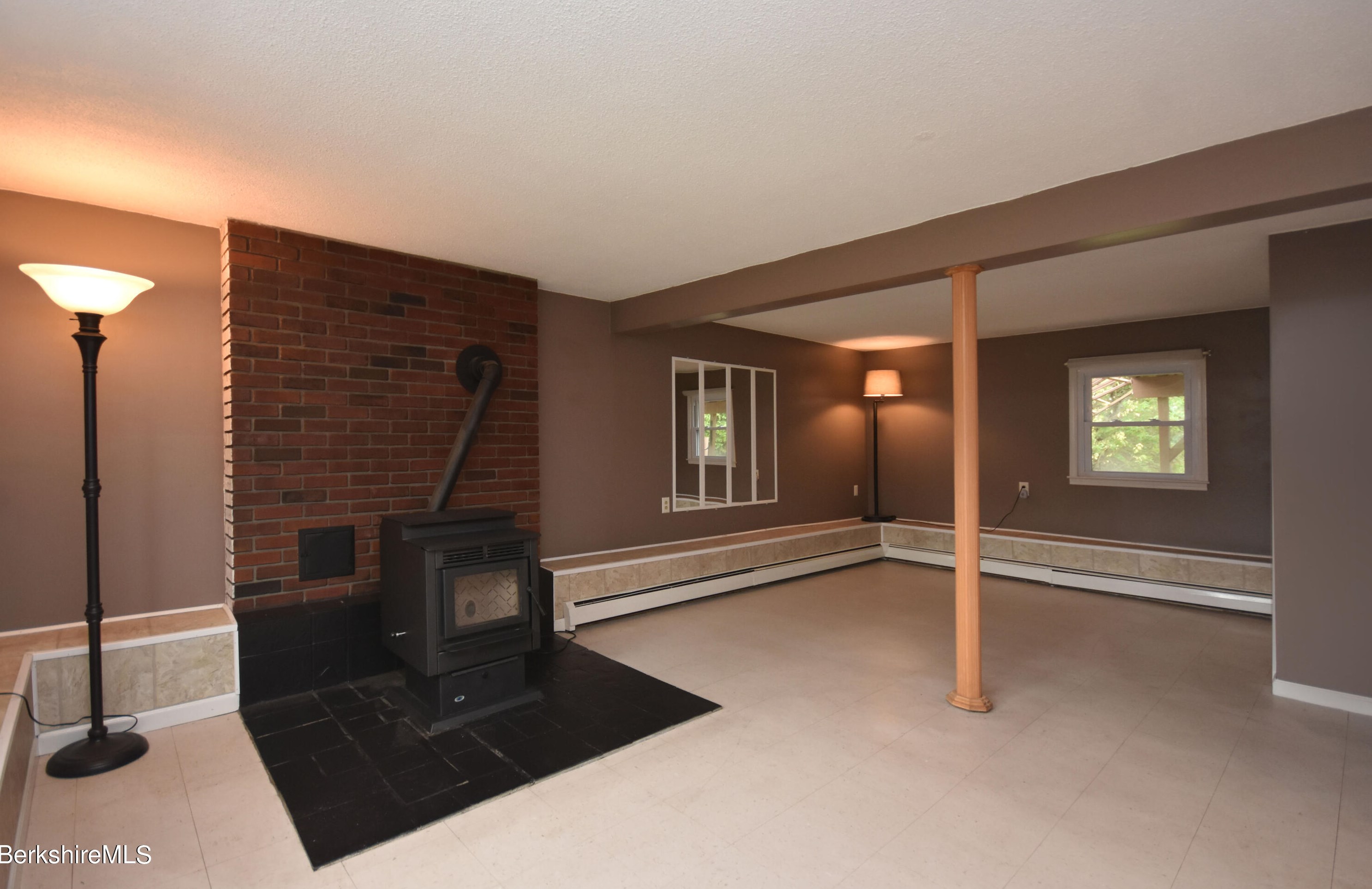 12 Winesap Rd, Pittsfield MA 01201-3835 exterior