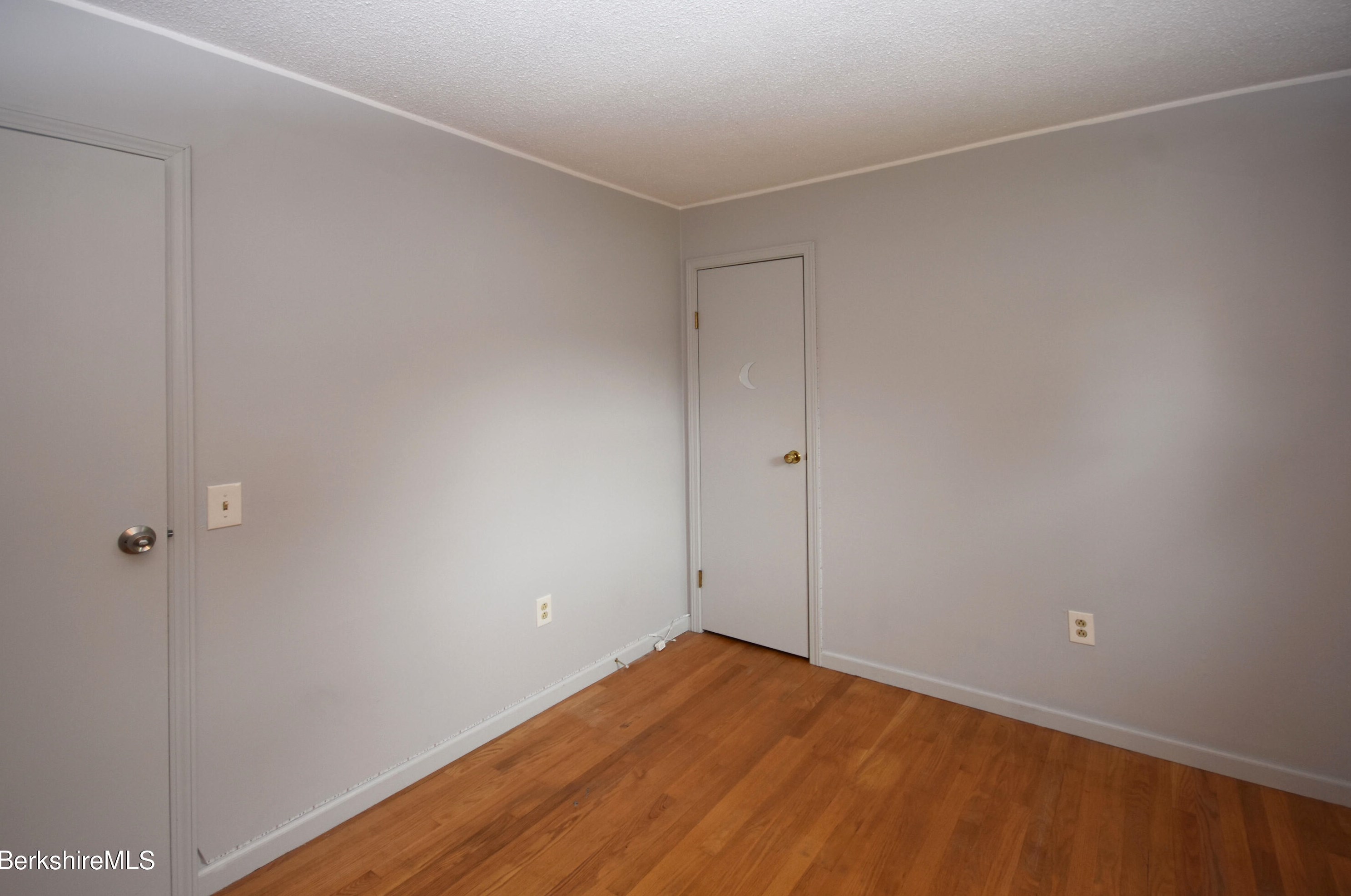 12 Winesap Rd, Pittsfield MA 01201-3835 exterior