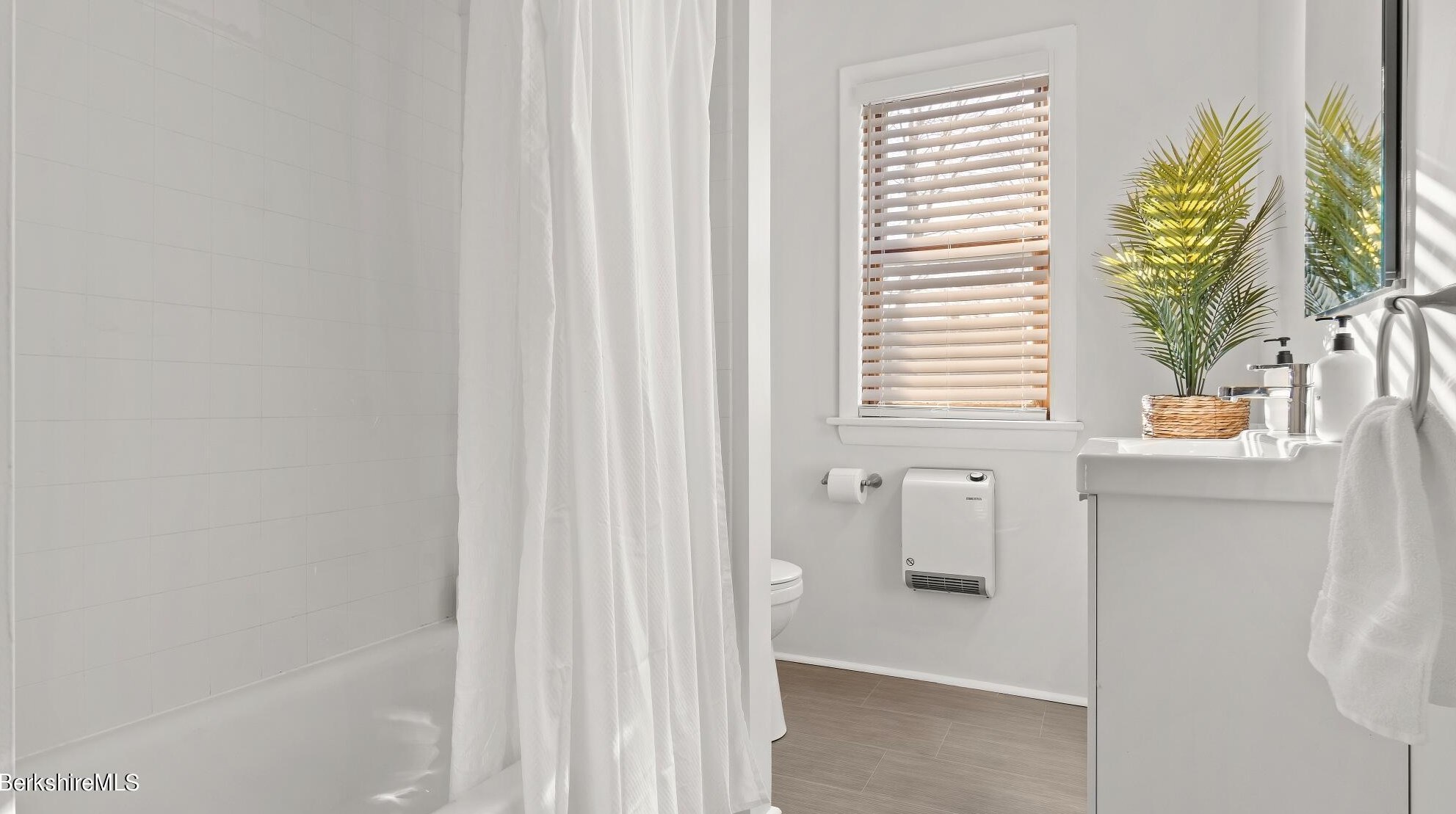 14 Marcella Ave, Pittsfield MA  01201-5611 exterior