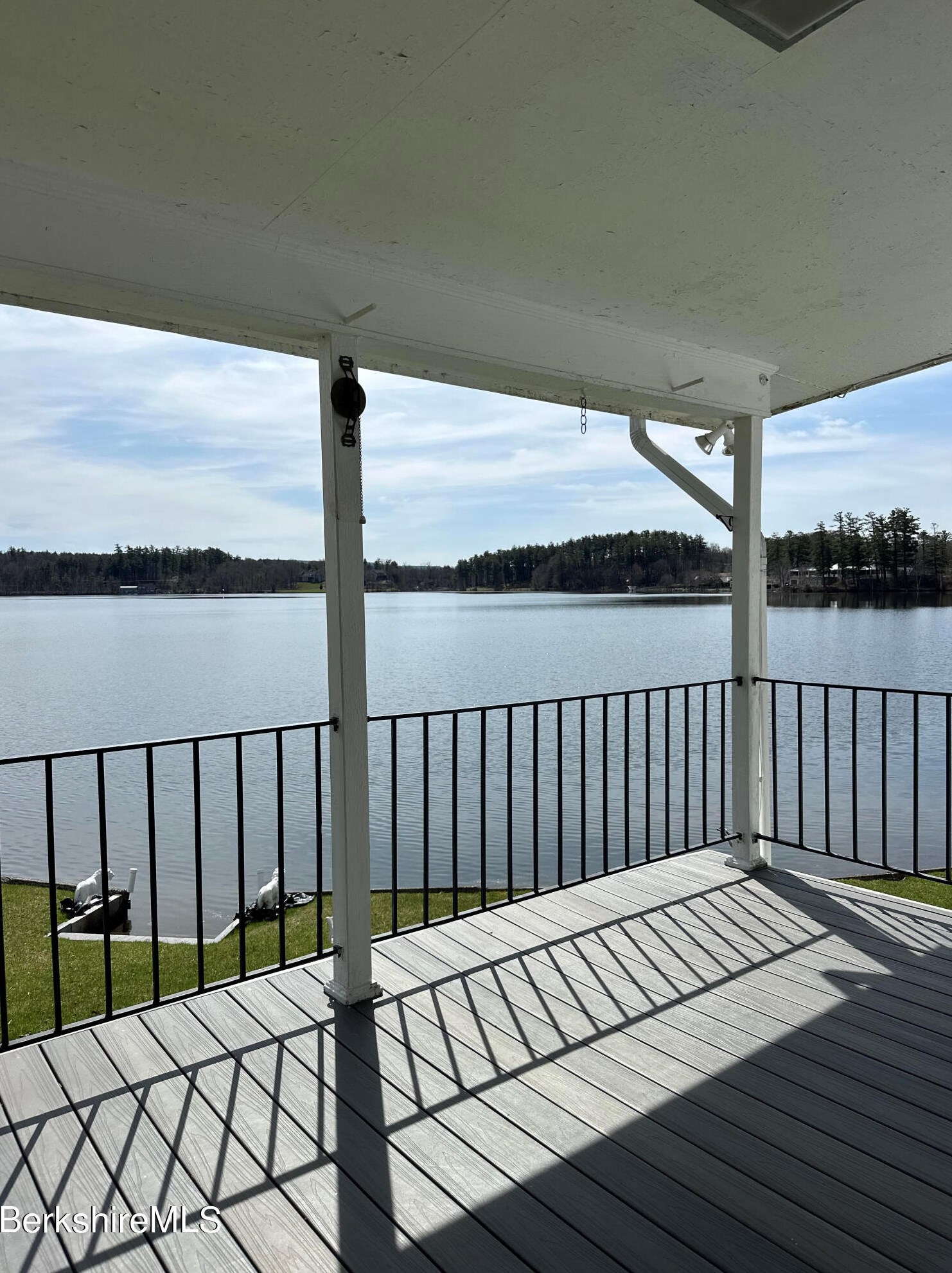 8 Clb Cir, Pittsfield MA 01201-1402 exterior