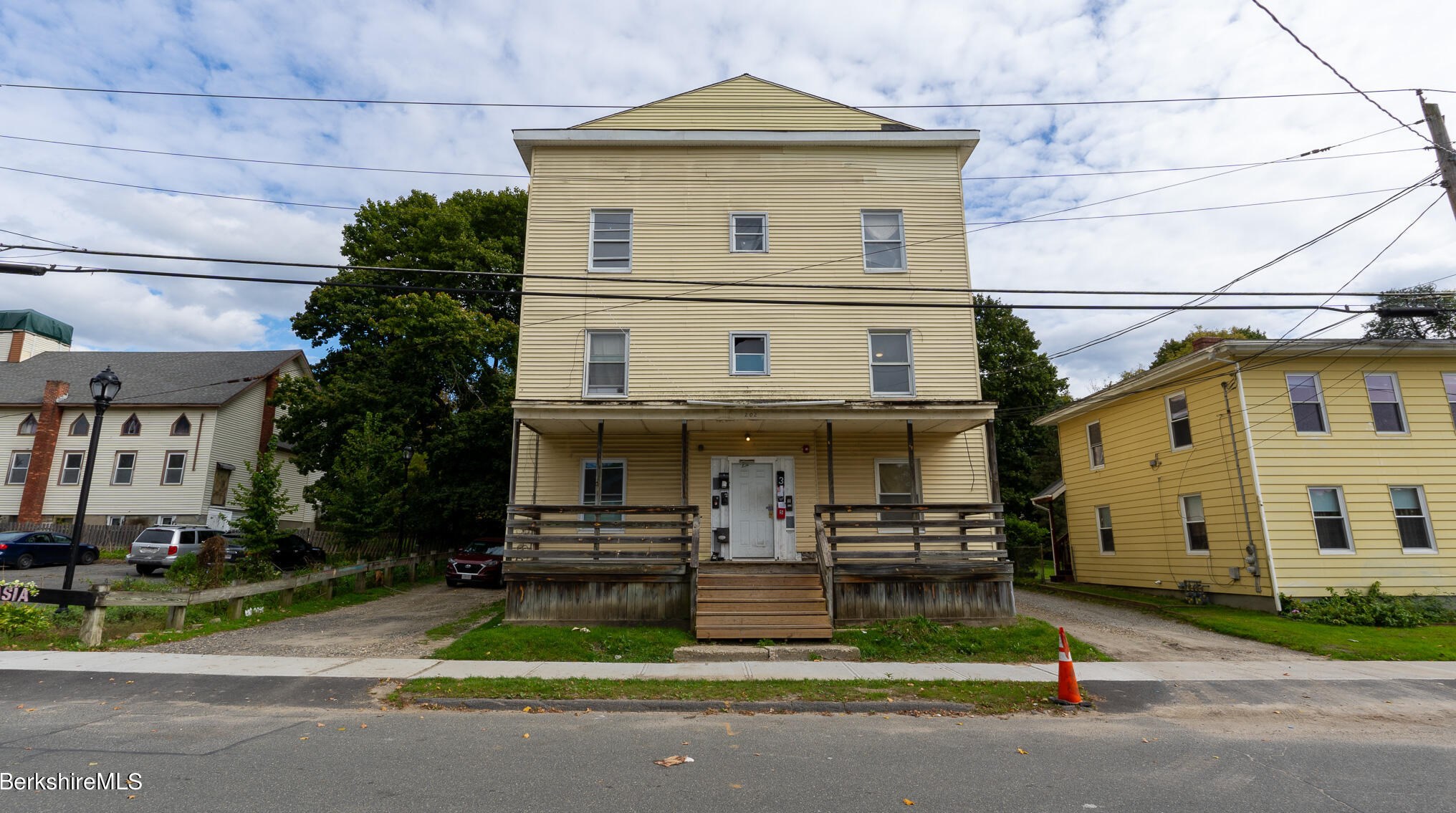 202 Dewey Ave, Pittsfield MA  01201-4537 exterior