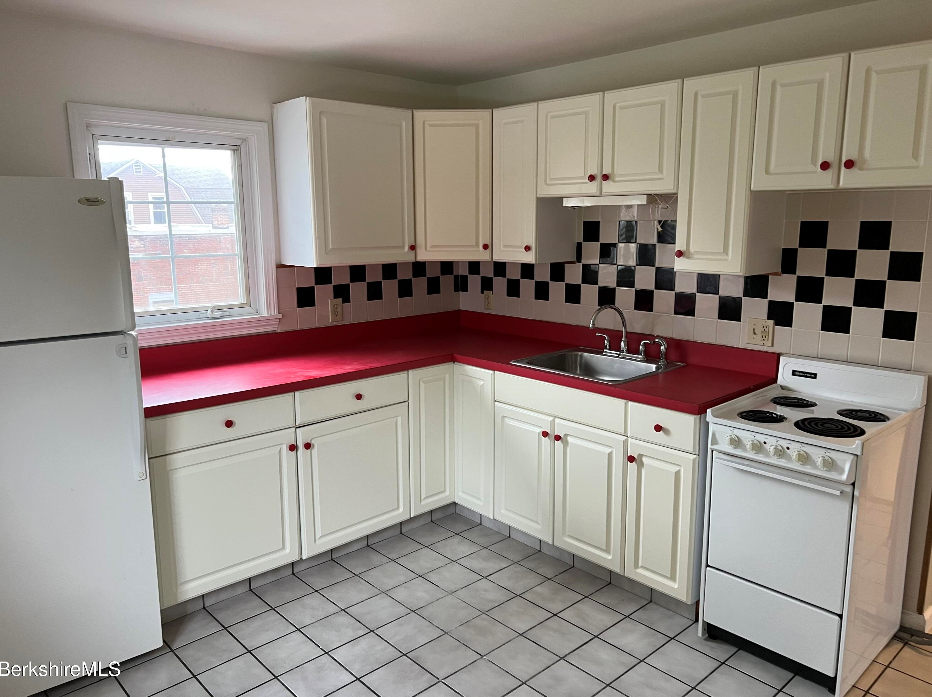 95 Dalton Ave, Pittsfield MA 01201-3501 exterior