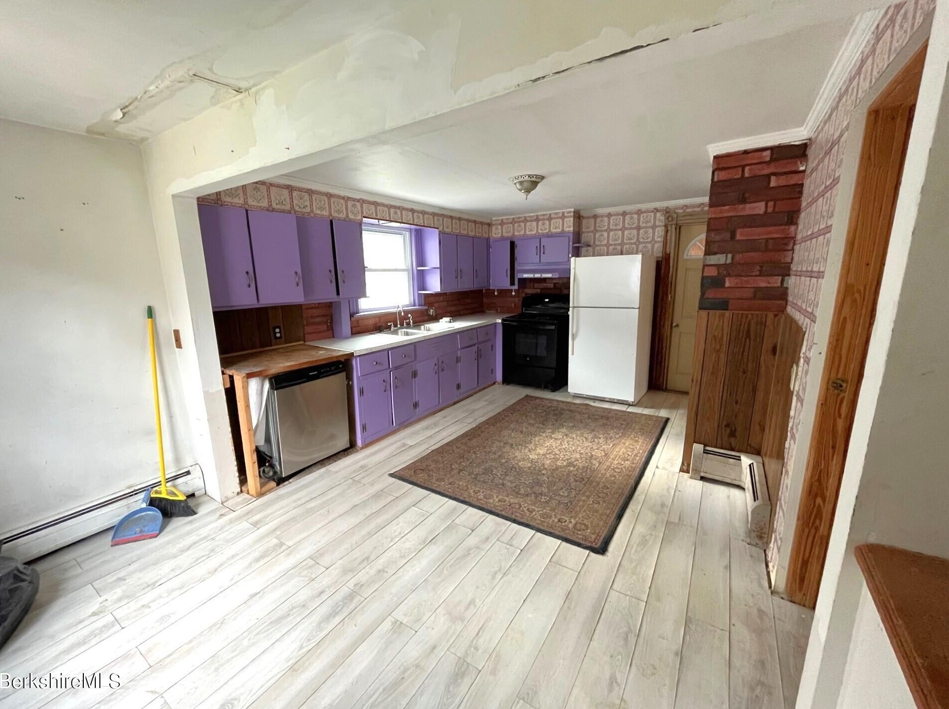 11 Goodrich St, Clarksburg MA 01247-3327 exterior