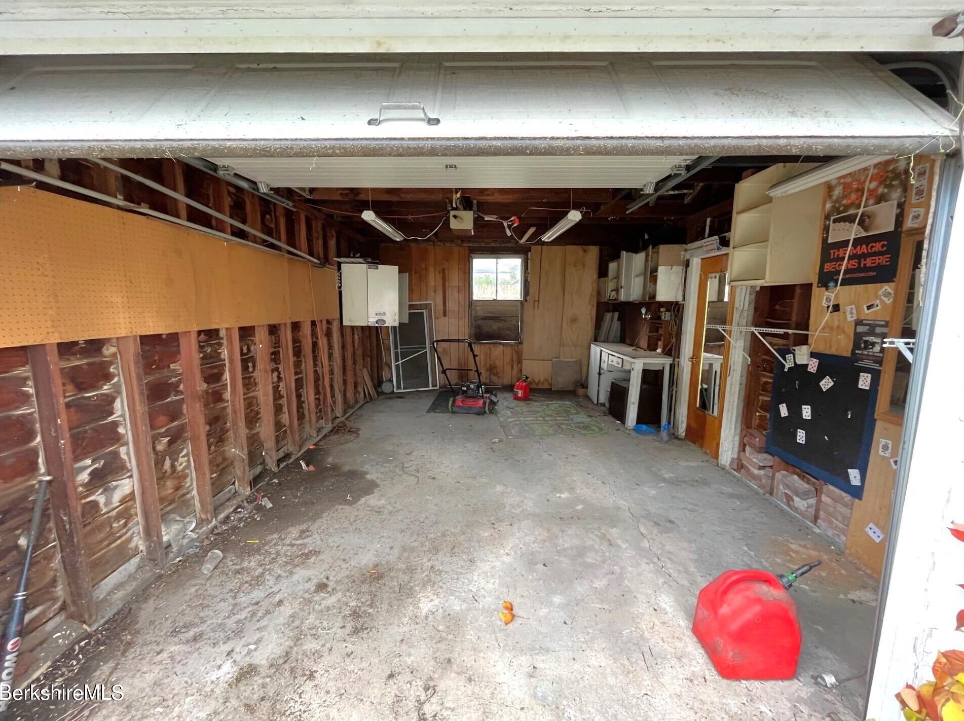 11 Goodrich St, Clarksburg MA 01247-3327 exterior