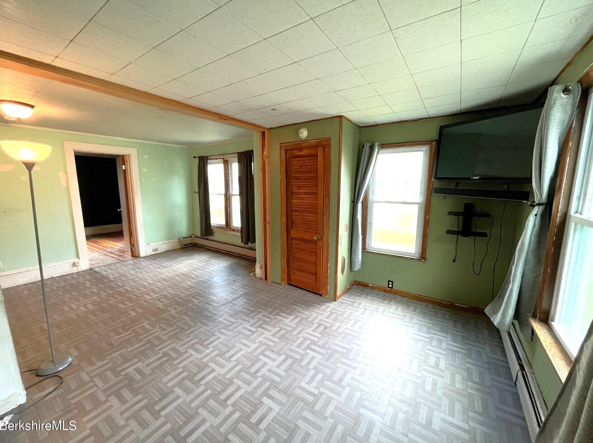 11 Goodrich St, Clarksburg MA 01247-3327 exterior