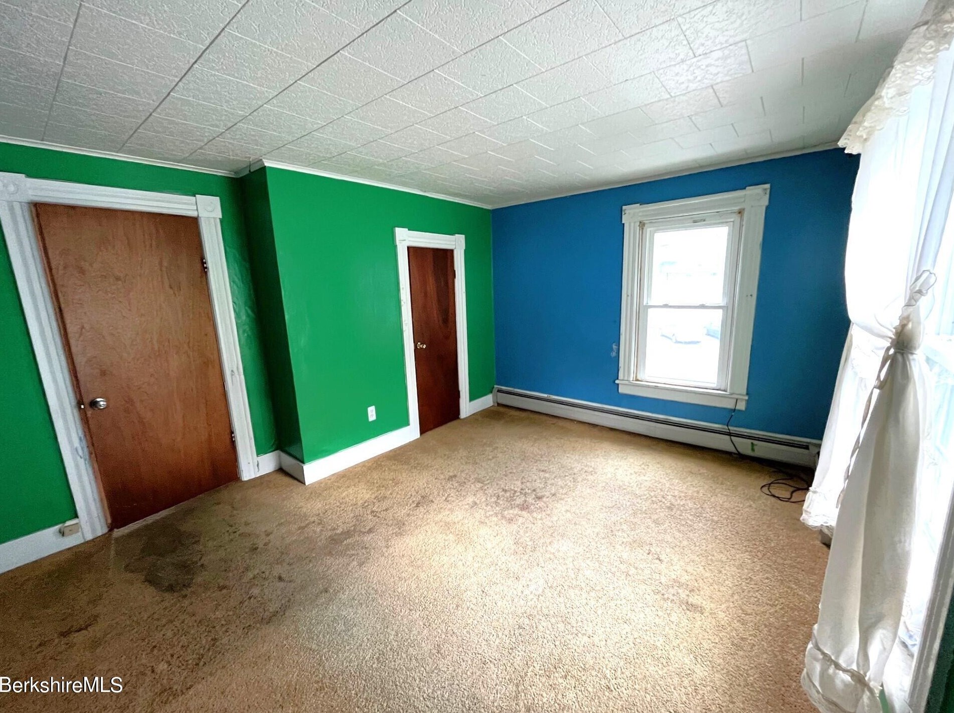 11 Goodrich St, Clarksburg MA 01247-3327 exterior