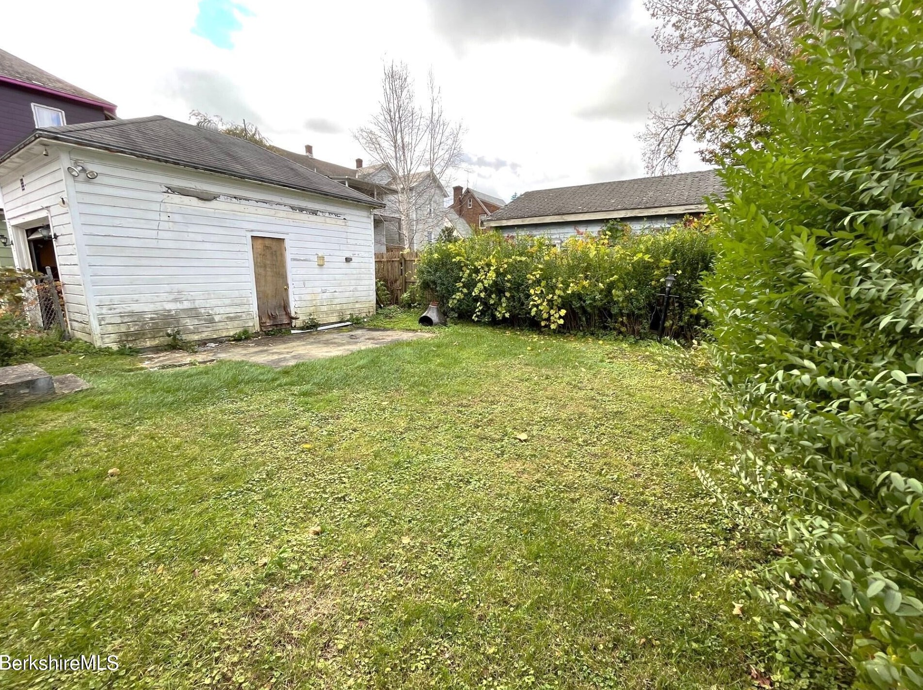 11 Goodrich St, Clarksburg MA 01247-3327 exterior