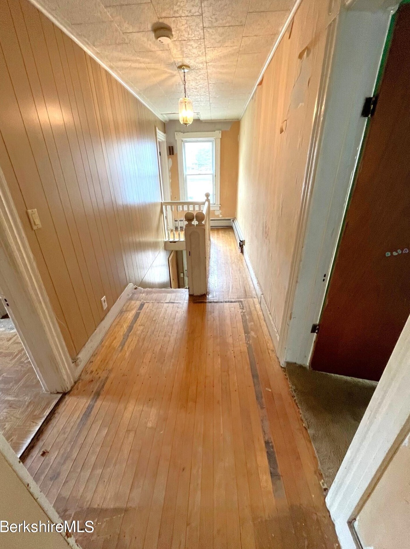 11 Goodrich St, Clarksburg MA 01247-3327 exterior