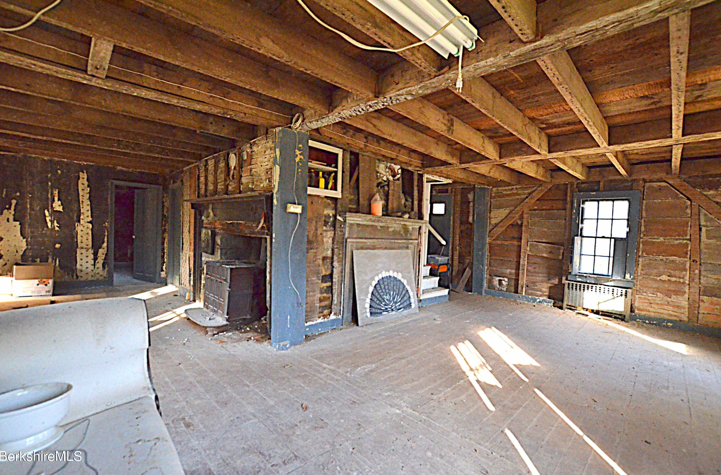 178 New Hartford Rd, Sandisfield, MA 01255