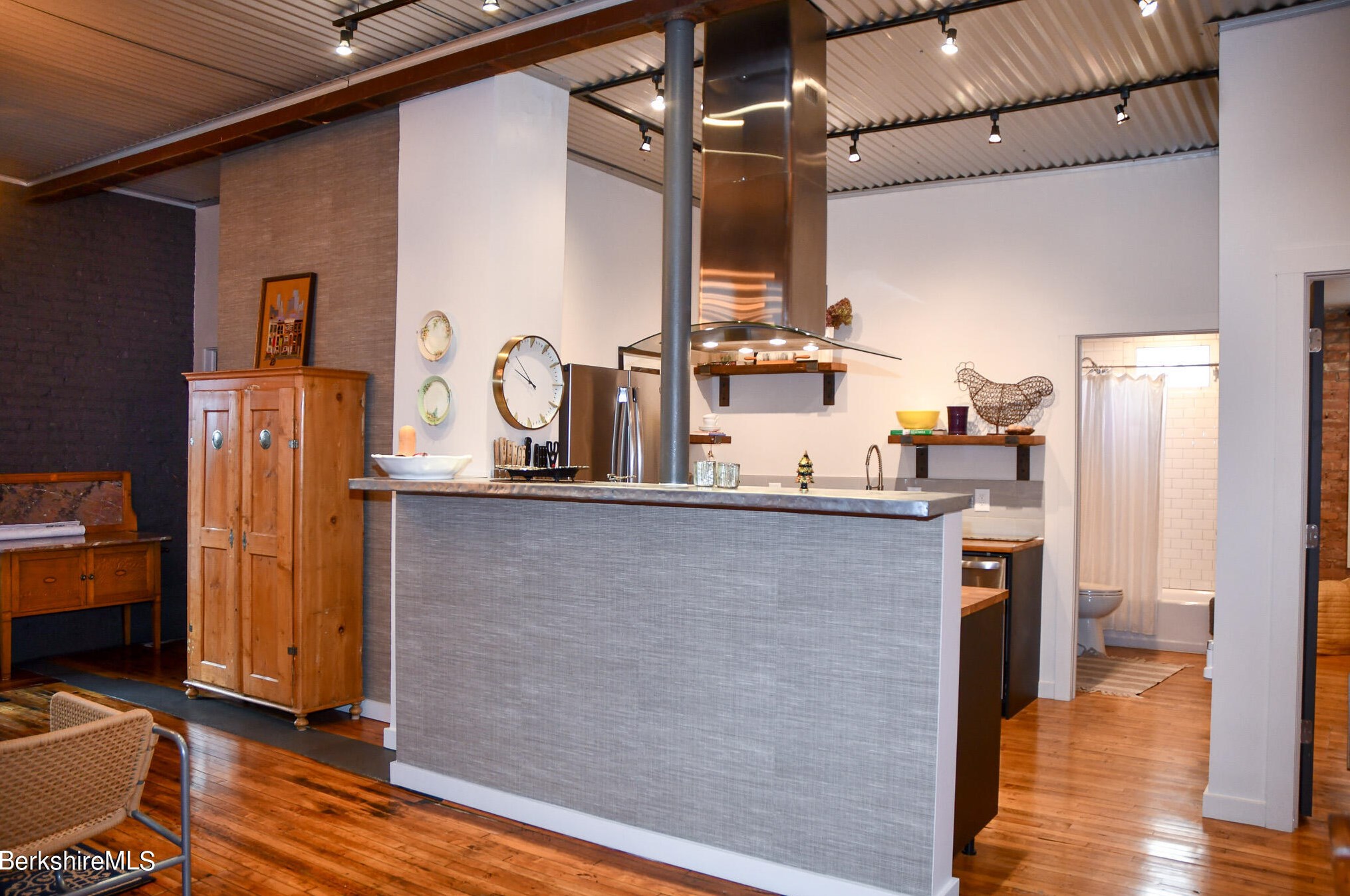 17-23 Linden St, Pittsfield MA exterior