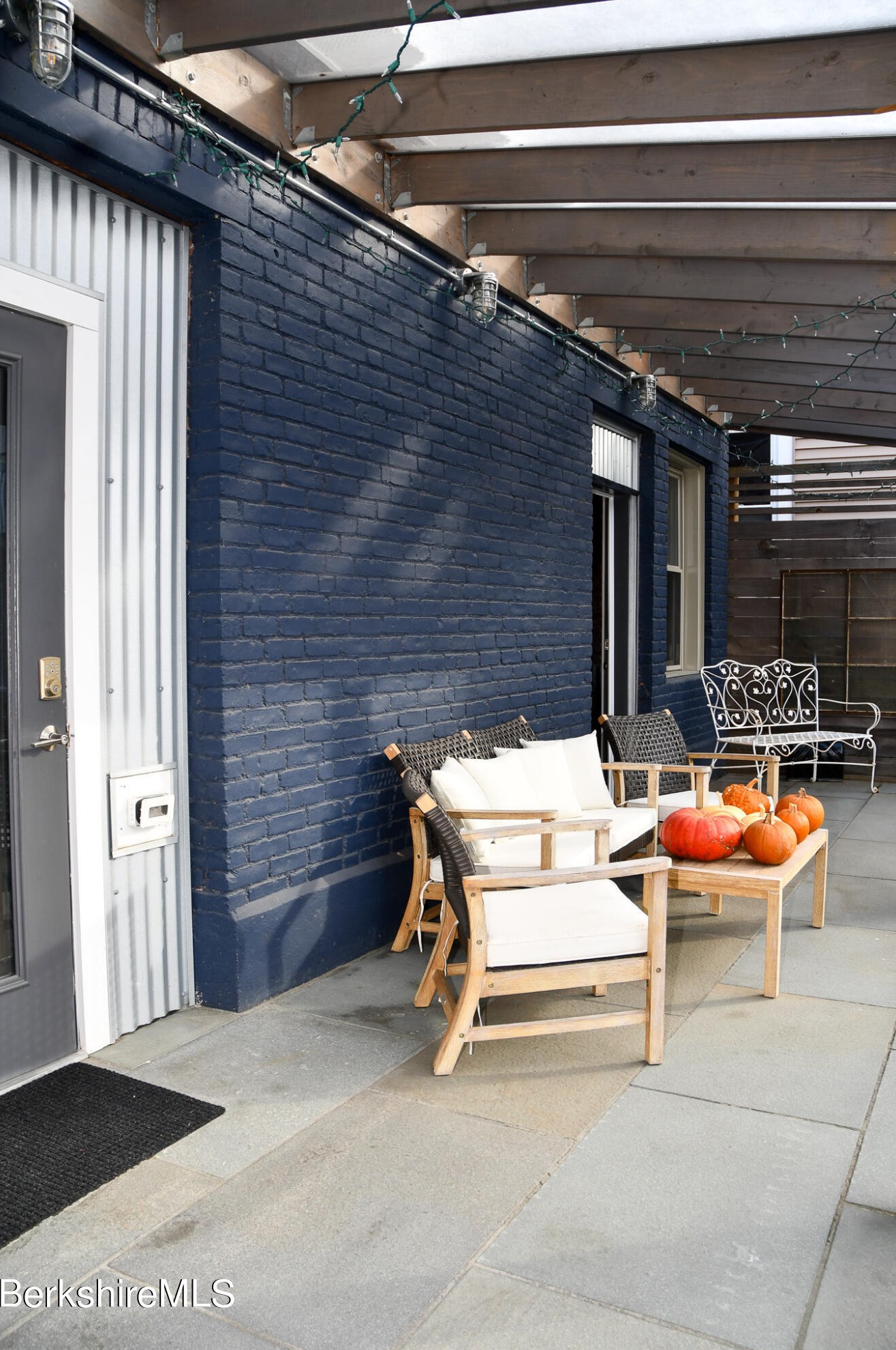 17-23 Linden St, Pittsfield MA exterior