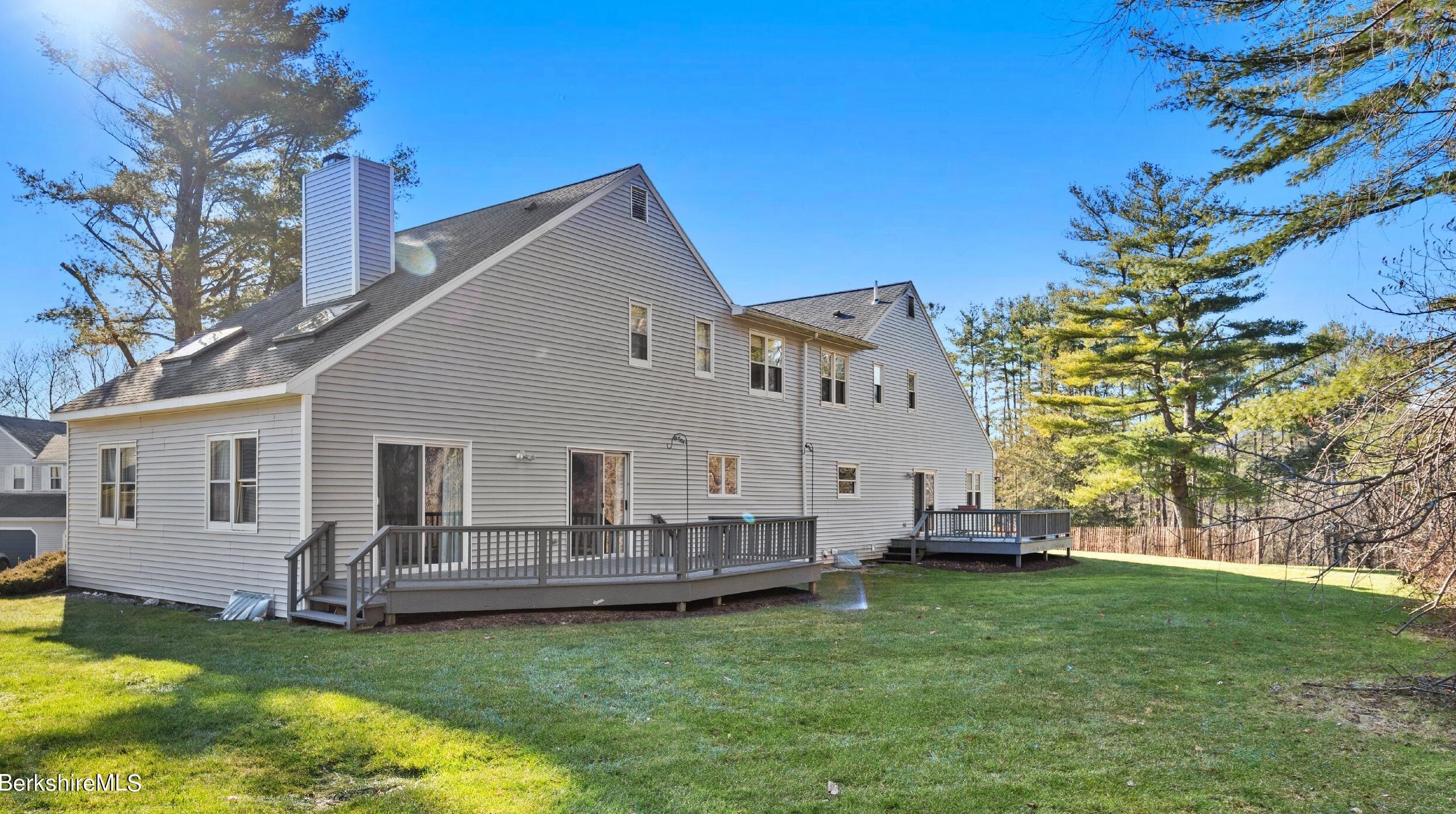 10 Applewood Ln, Pittsfield MA 01201-1200 exterior