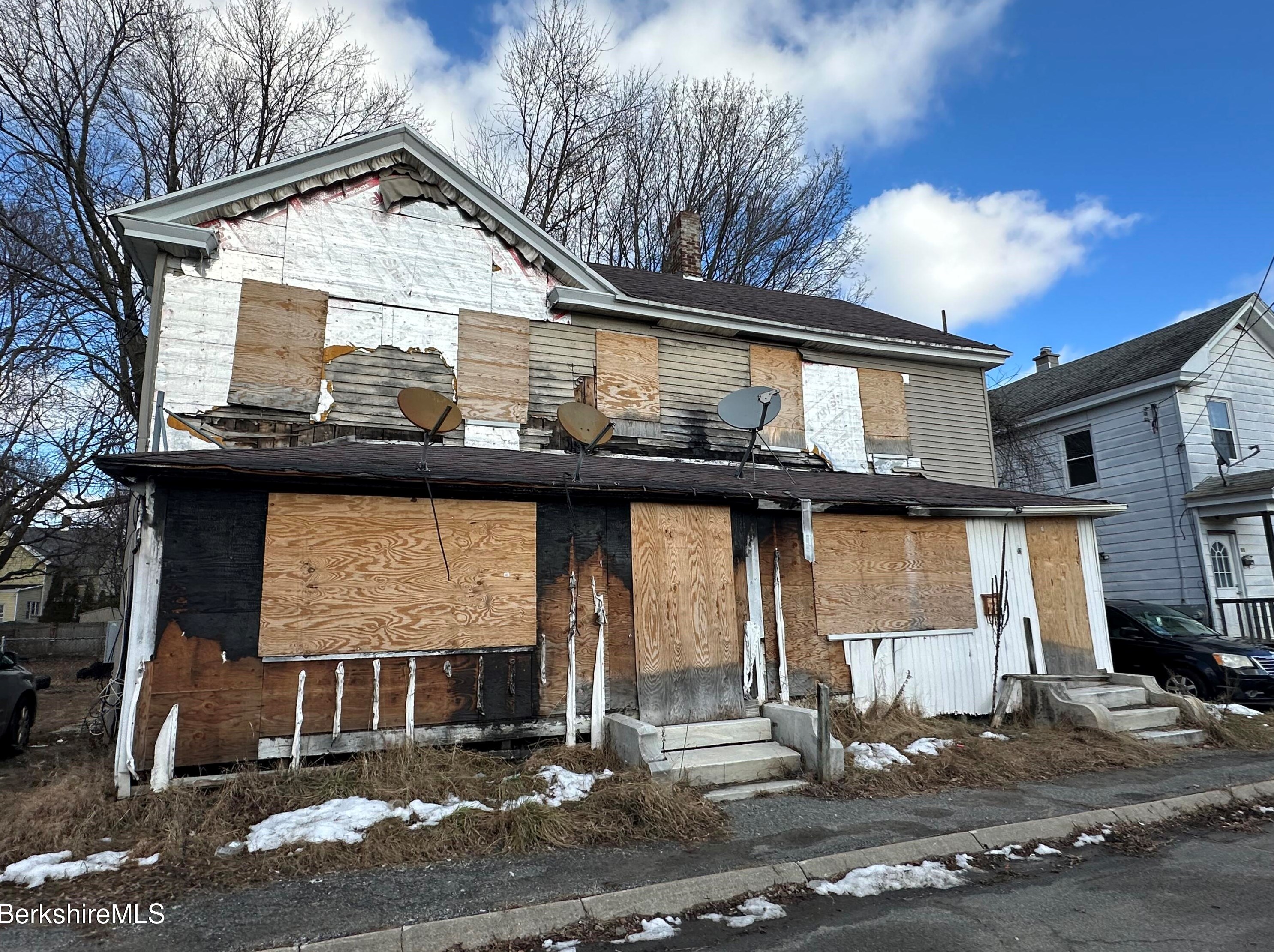 89 Orchard St, Pittsfield MA  01201-4828 exterior