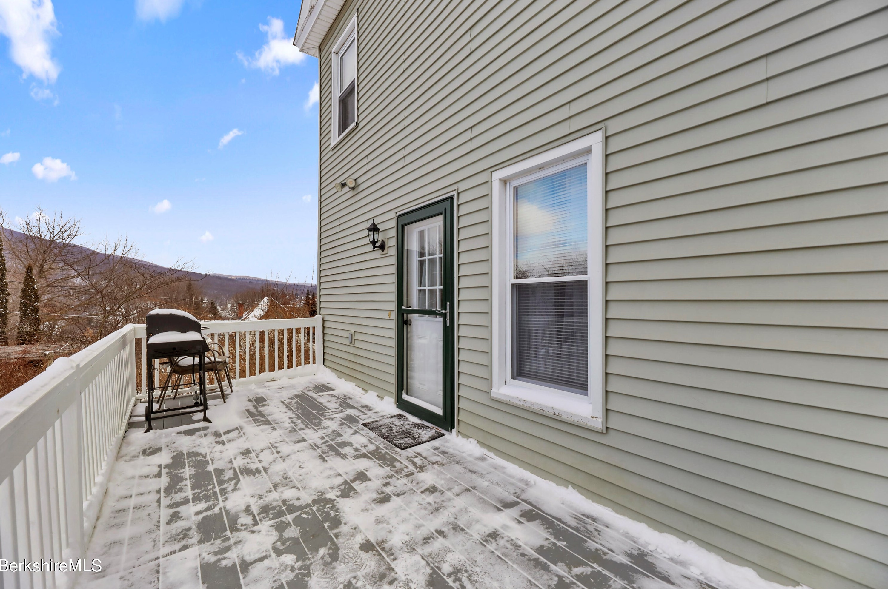 35 Whitman St, Clarksburg MA 01247-3818 exterior