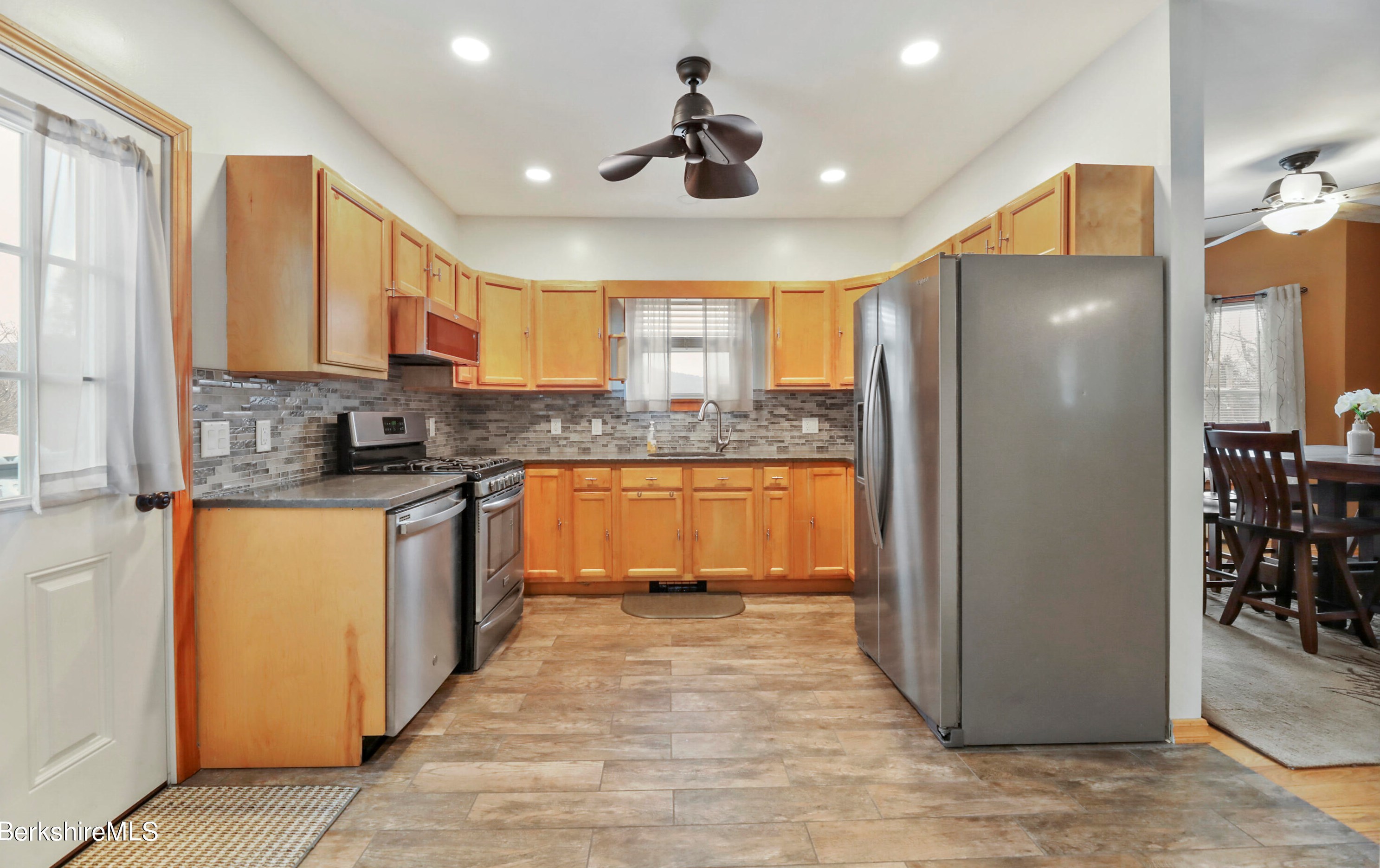 35 Whitman St, Clarksburg MA 01247-3818 exterior